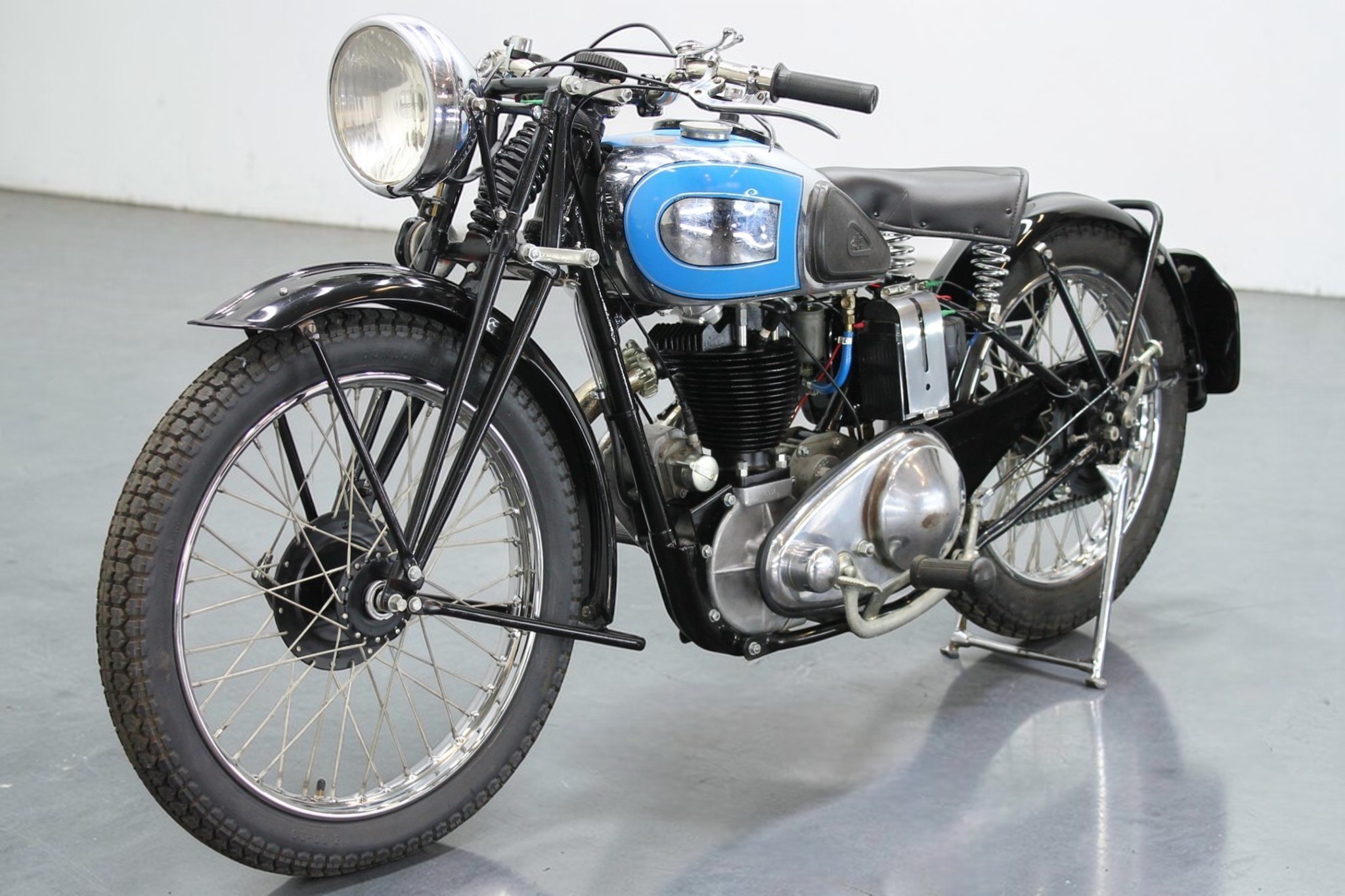 1938 AJS 38/26 Silver Streak front left view