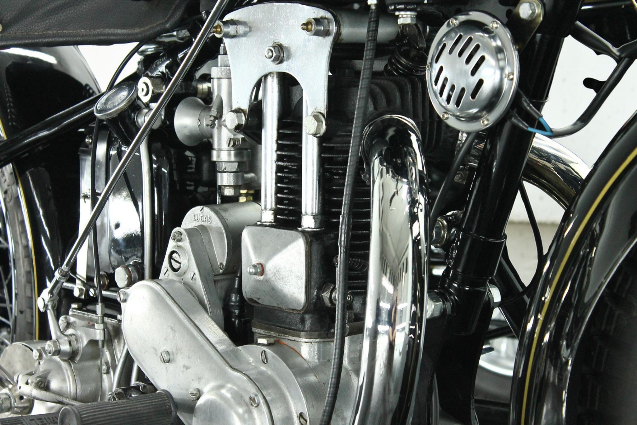 1930 Ariel VF31 with Sidecar front box detail