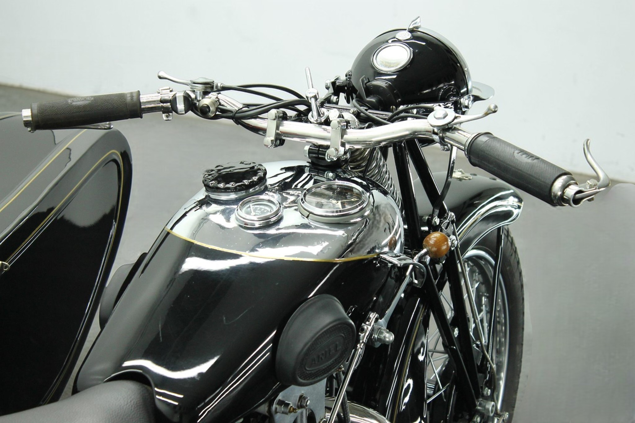 1930 Ariel VF31 with Sidecar right side view