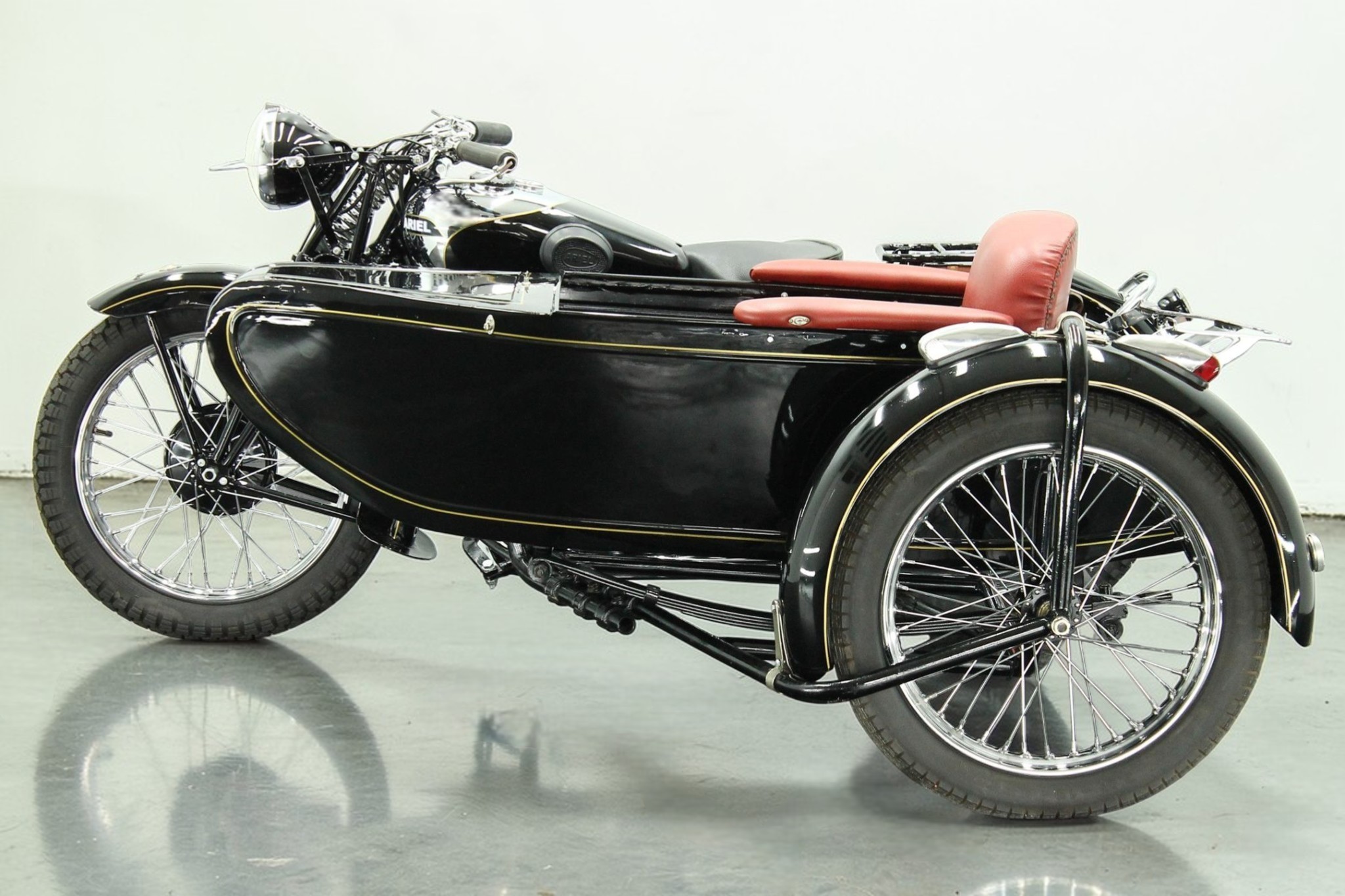 1930 Ariel VF31 with Sidecar main right view