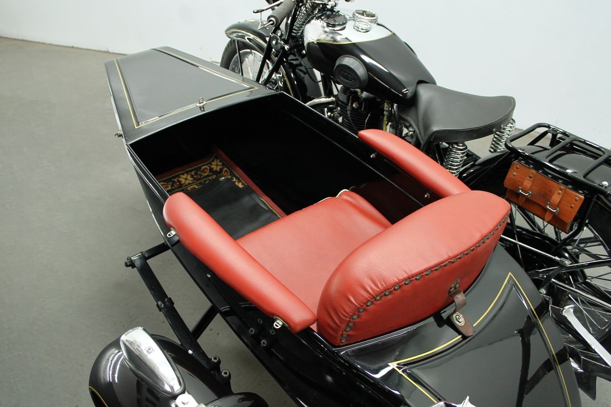 1930 Ariel VF31 with Sidecar back side