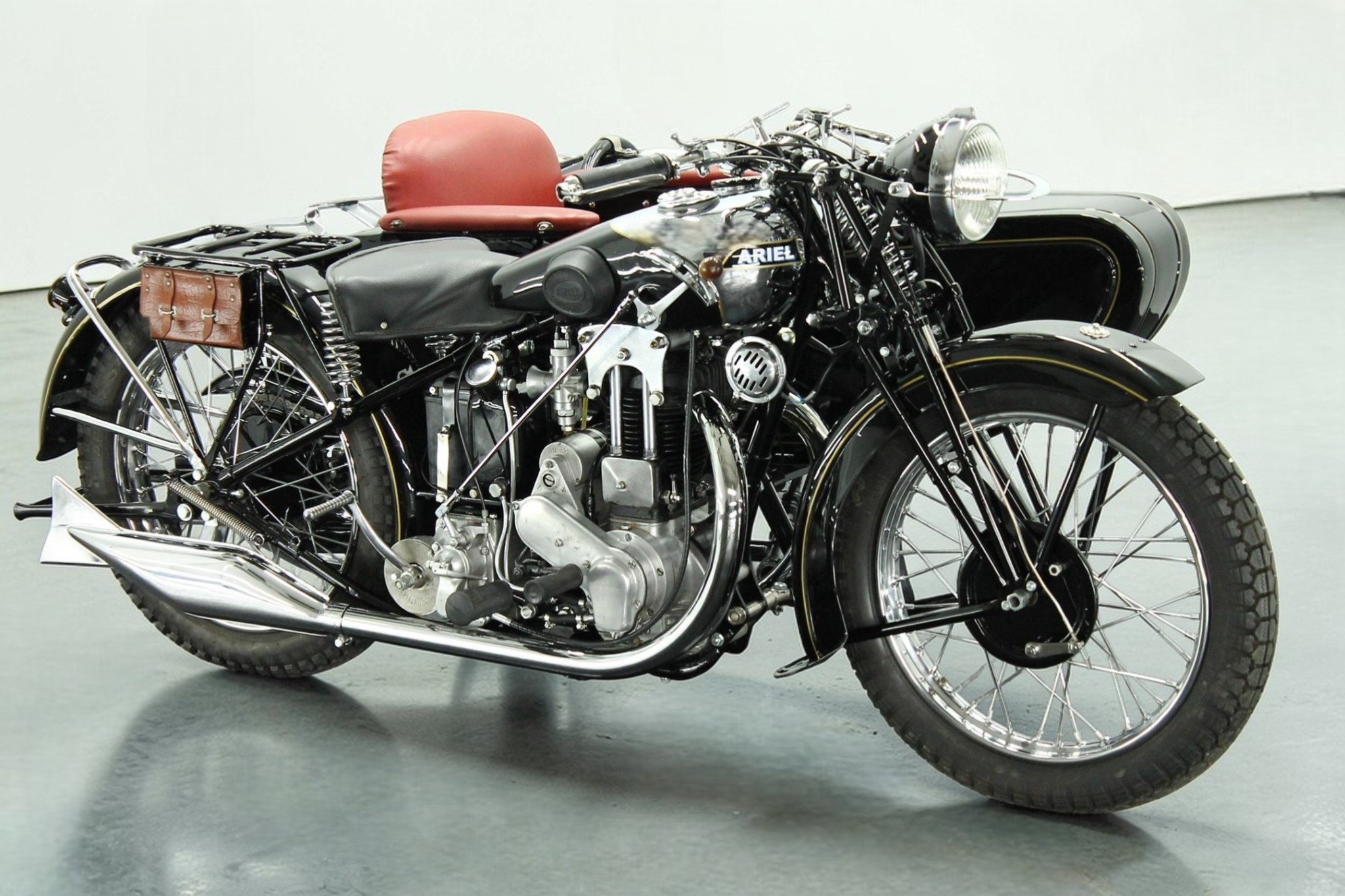 1930 Ariel VF31 with Sidecar side view