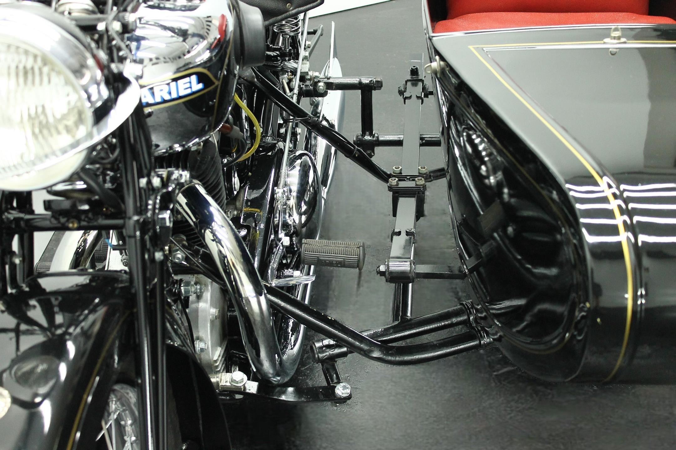 1930 Ariel VF31 with Sidecar right panel view