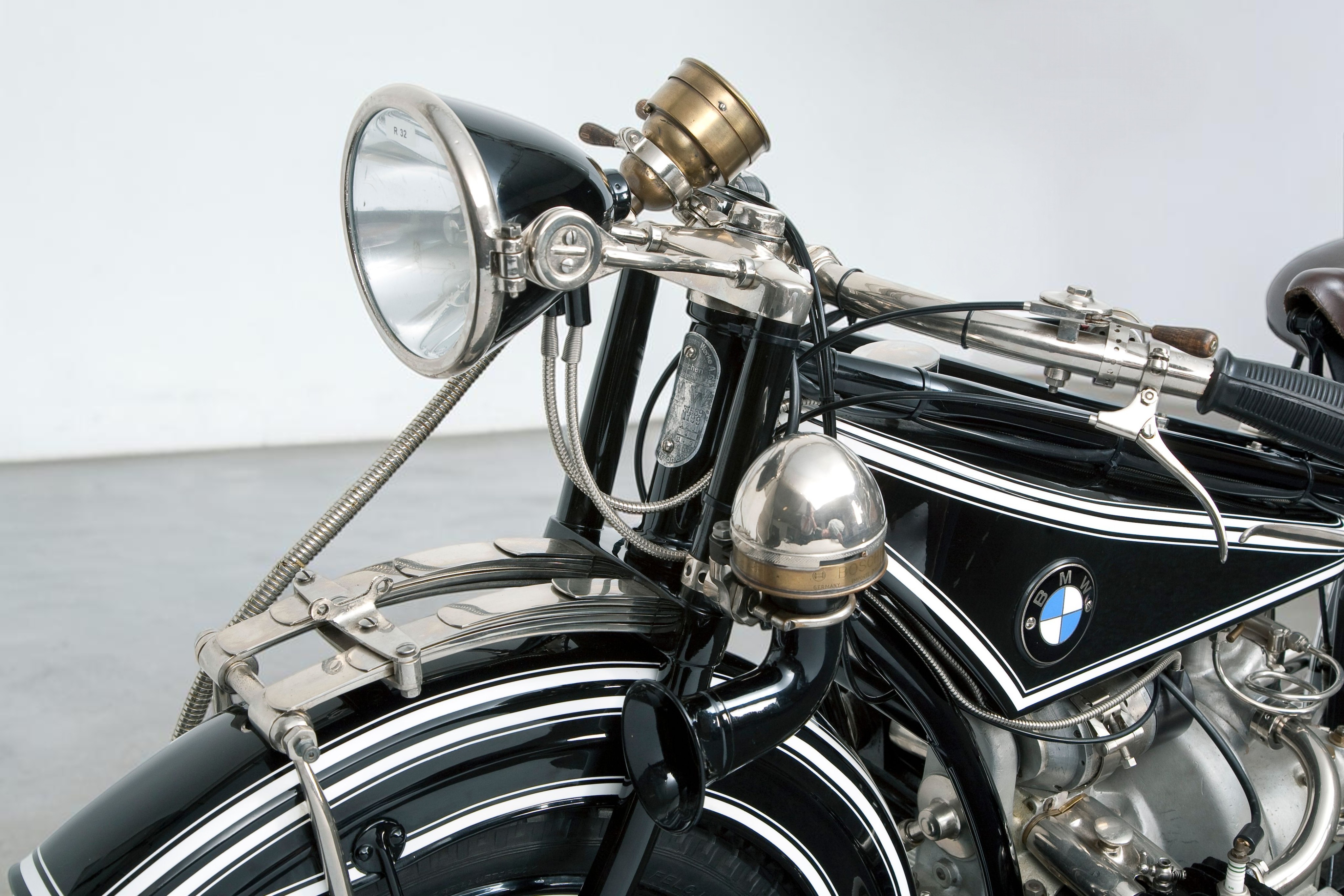 1924 BMW R32 front left view