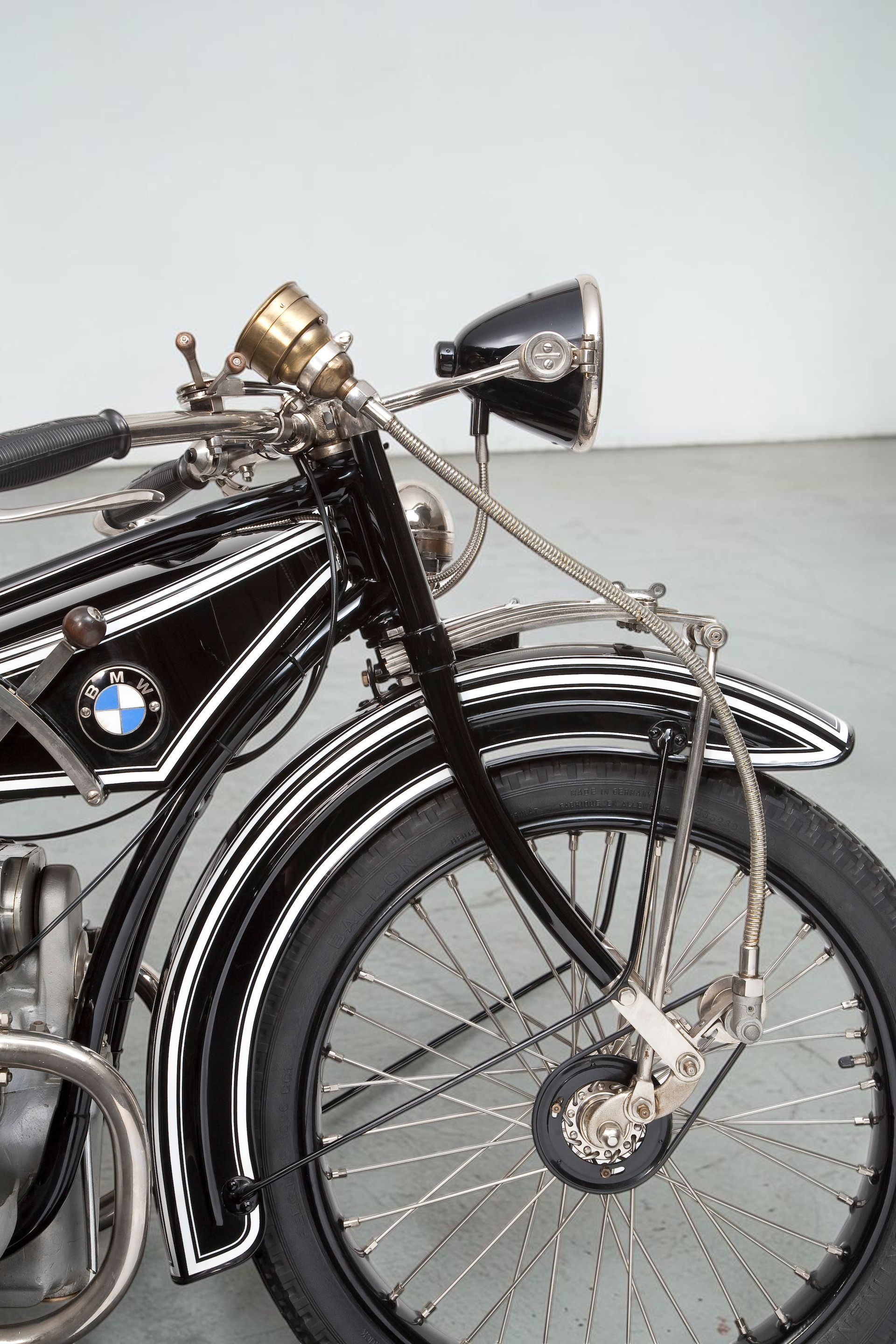 1924 BMW R32 front wheel right detail