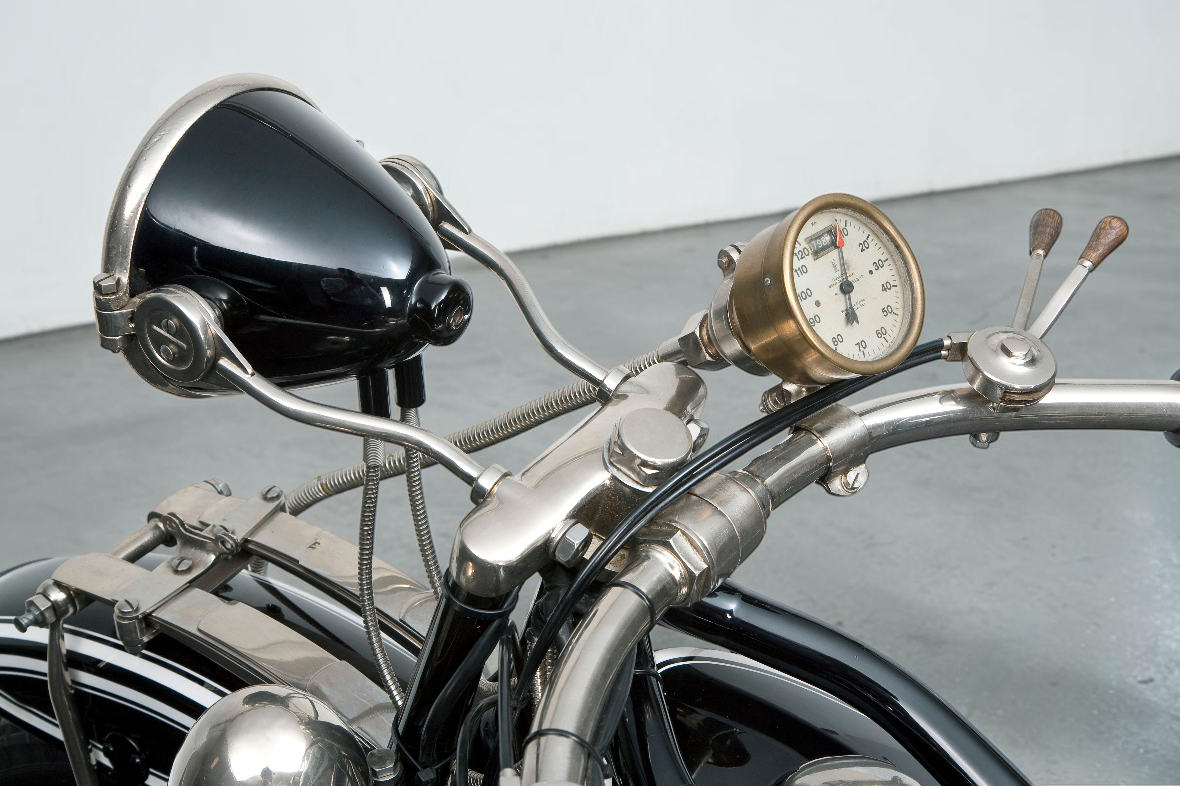1924 BMW R32 handlebar detail