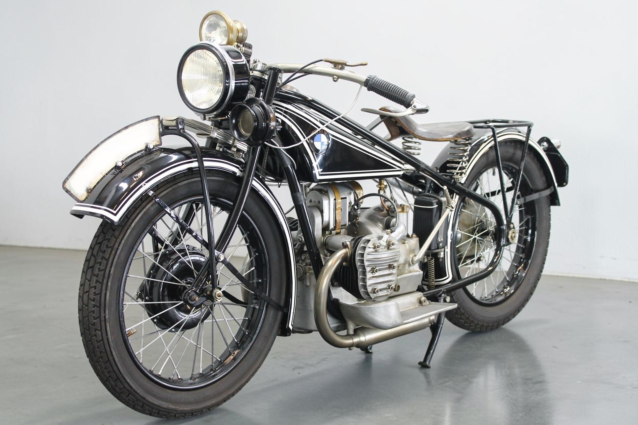 1928 BMW Model R42 front left view