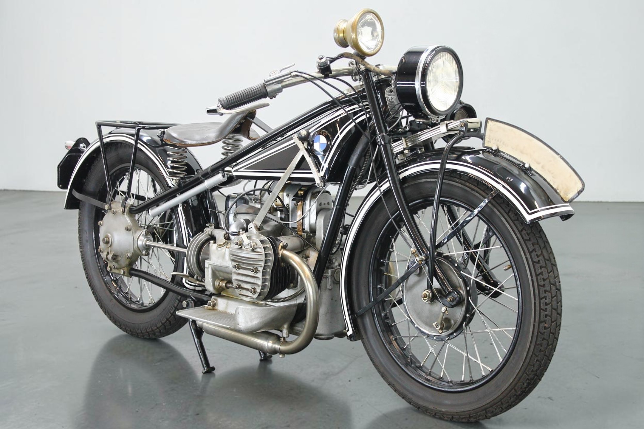 1928 BMW Model R42 front right view