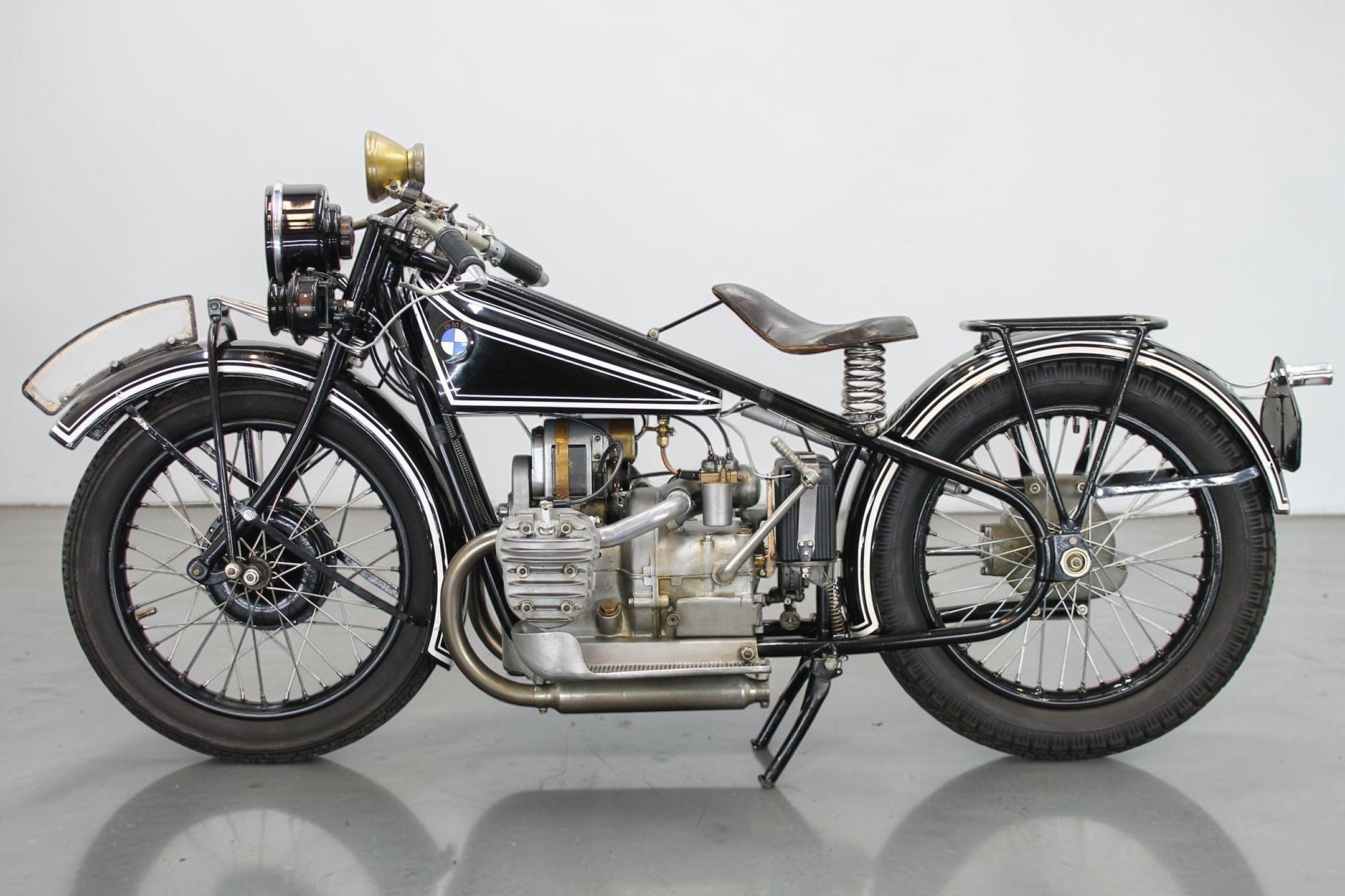 1928 BMW Model R42 left main view