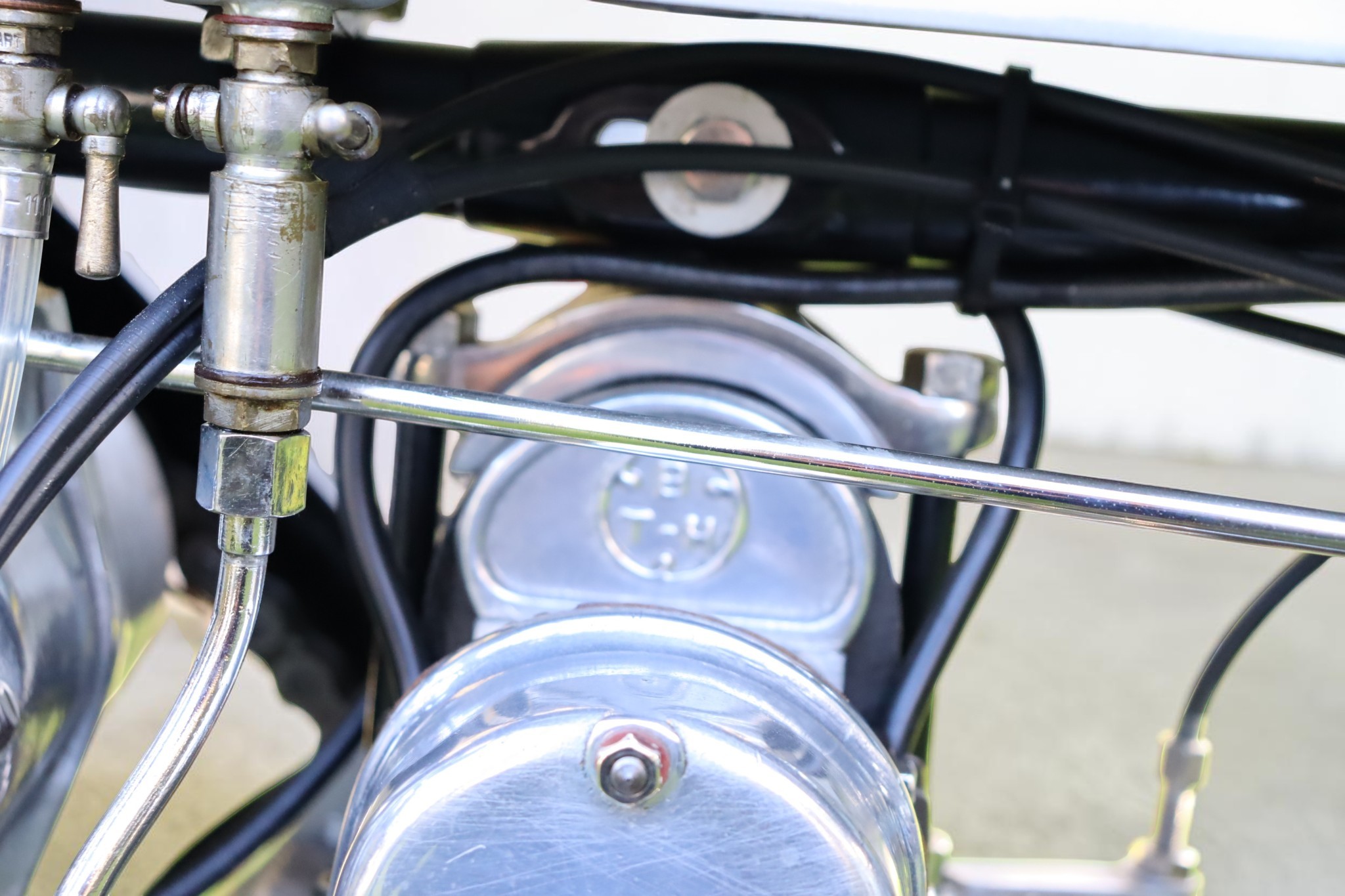 1925 Douglas Model OB valve detail