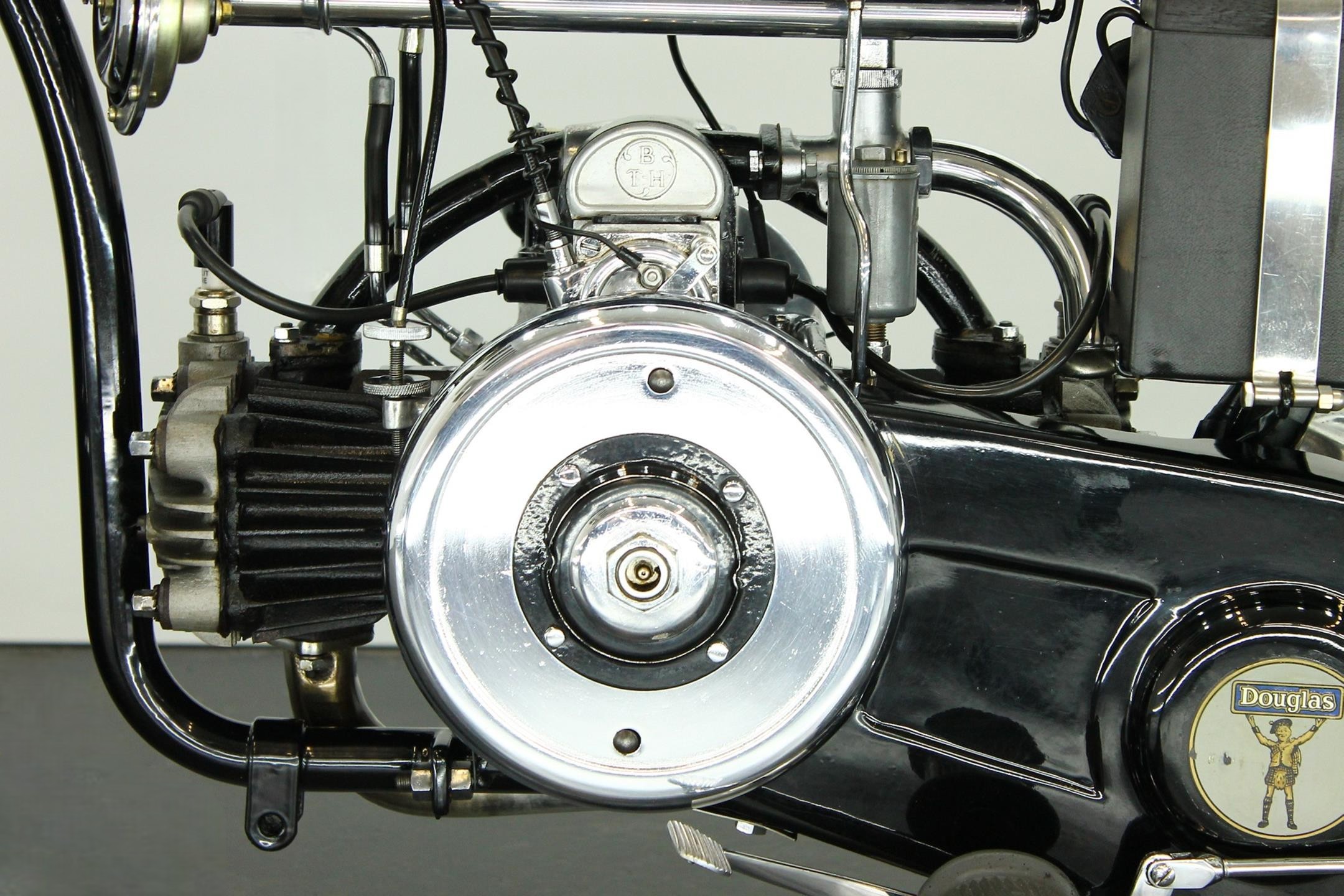 1932 Douglas Model C32 Bulldog engine left