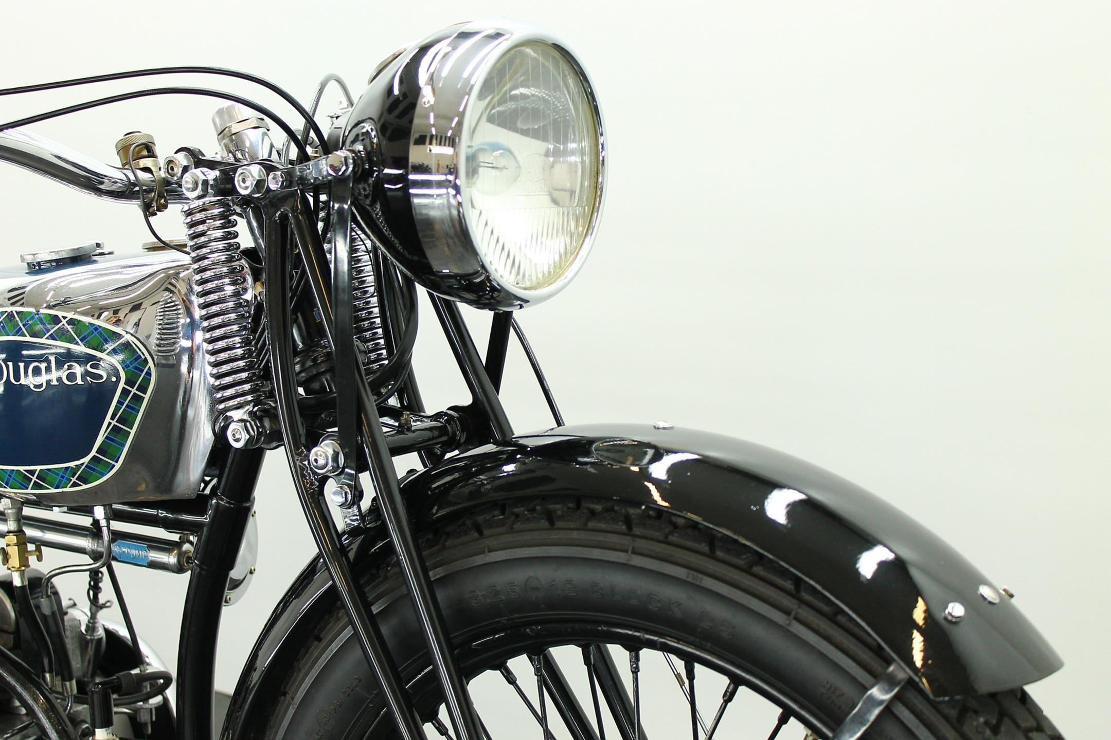 1932 Douglas Model C32 Bulldog headlight view