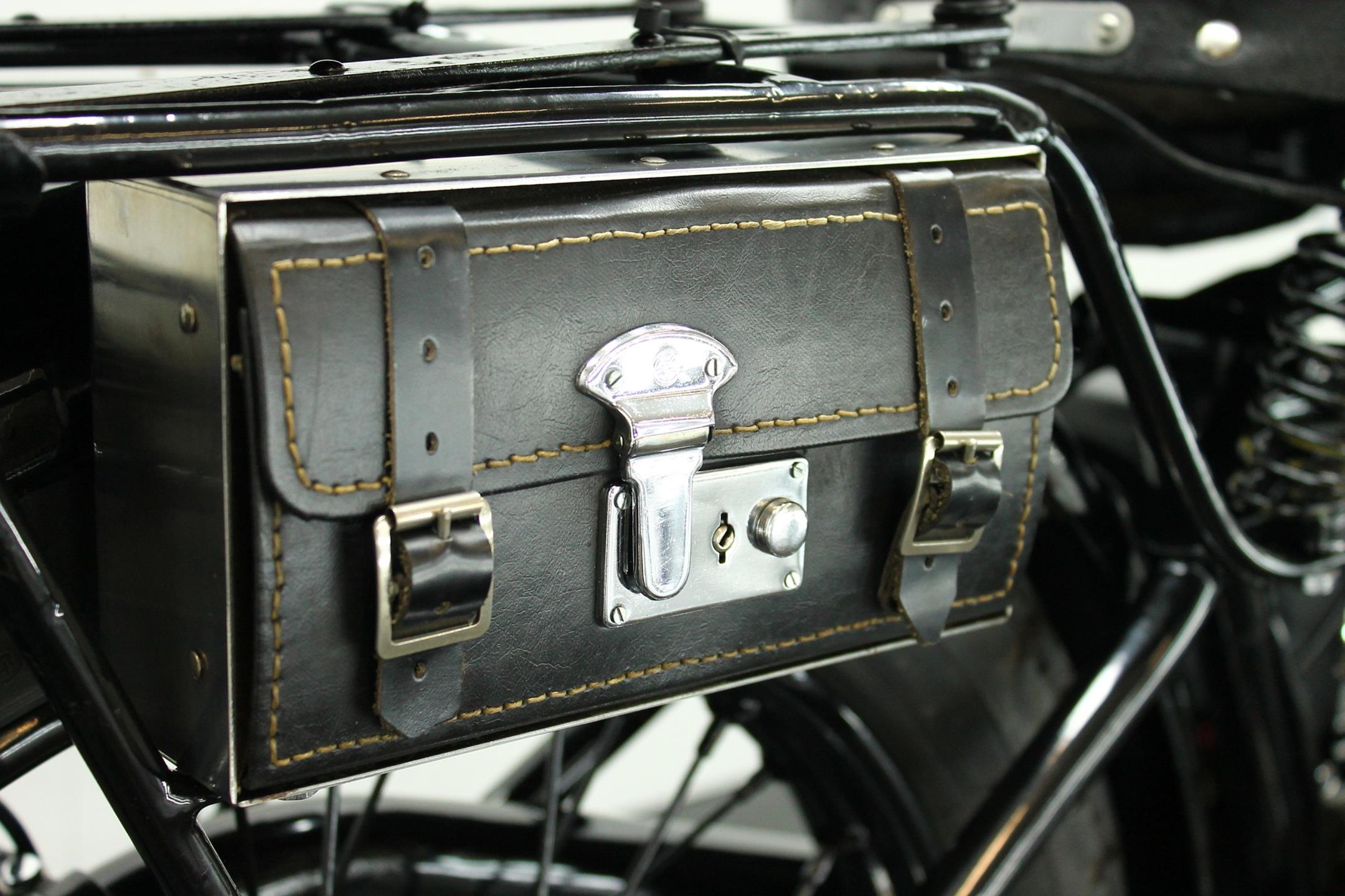 1932 Douglas Model C32 Bulldog bag detail
