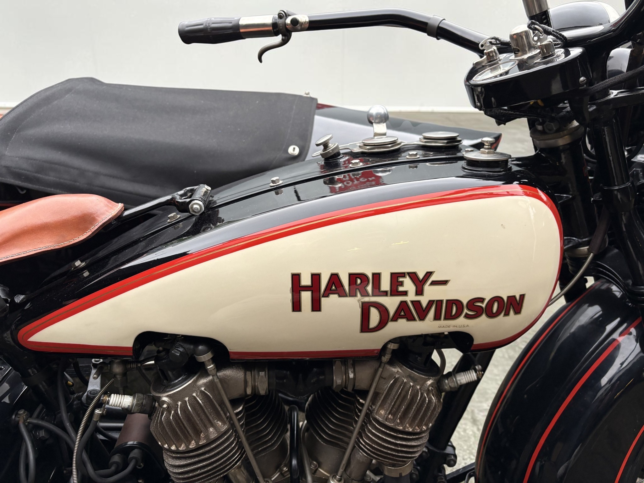 1929 Harley-Davidson Model JD with Sidecar gas tank detail