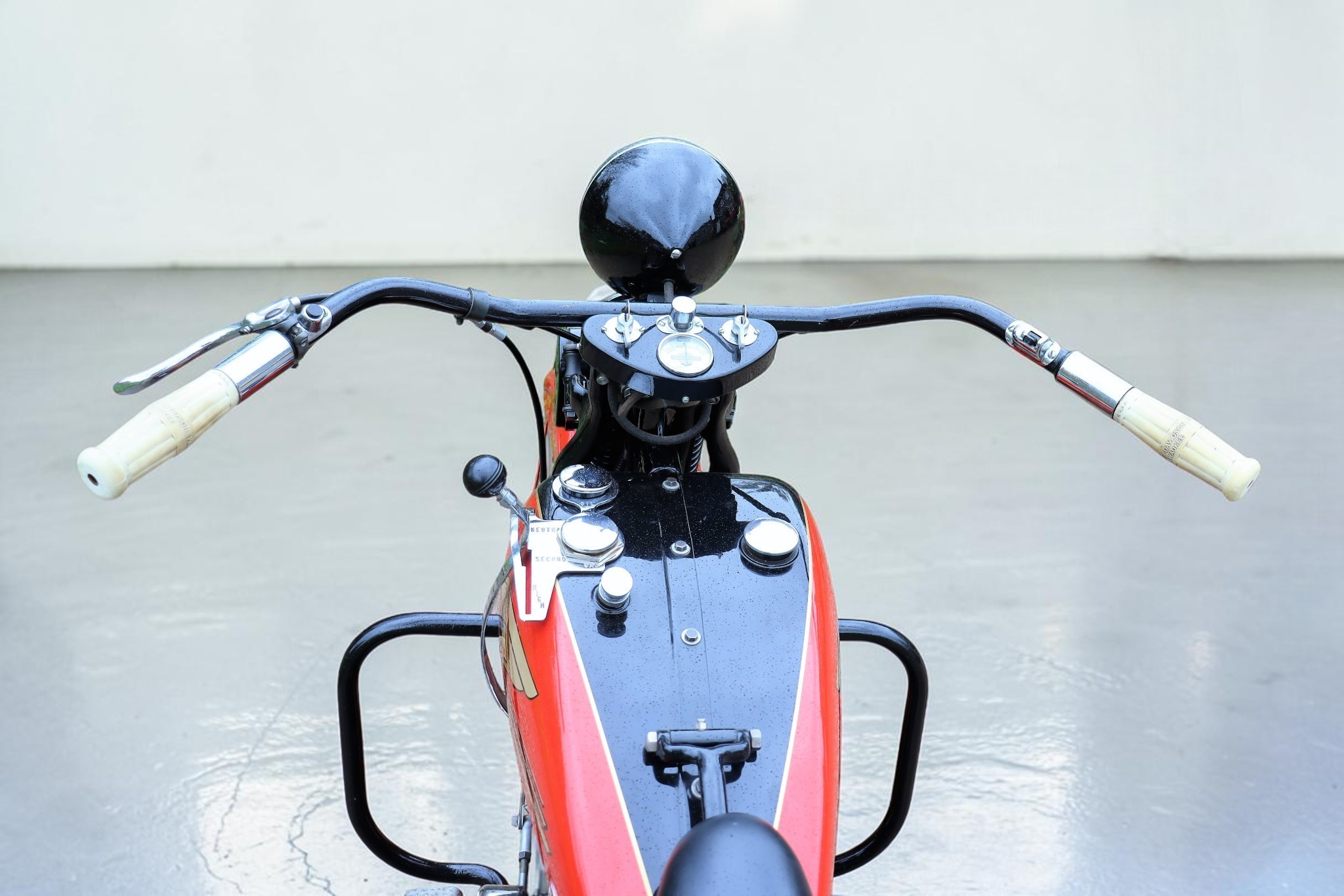 1934 Harley-Davidson Model VLD handlebar view