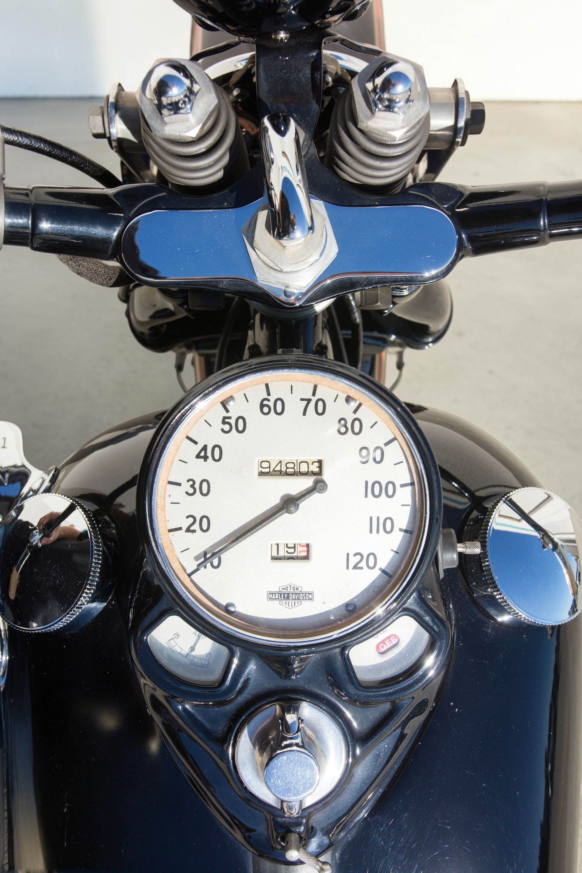 1937 Harley-Davidson Model EL Knucklehead head view