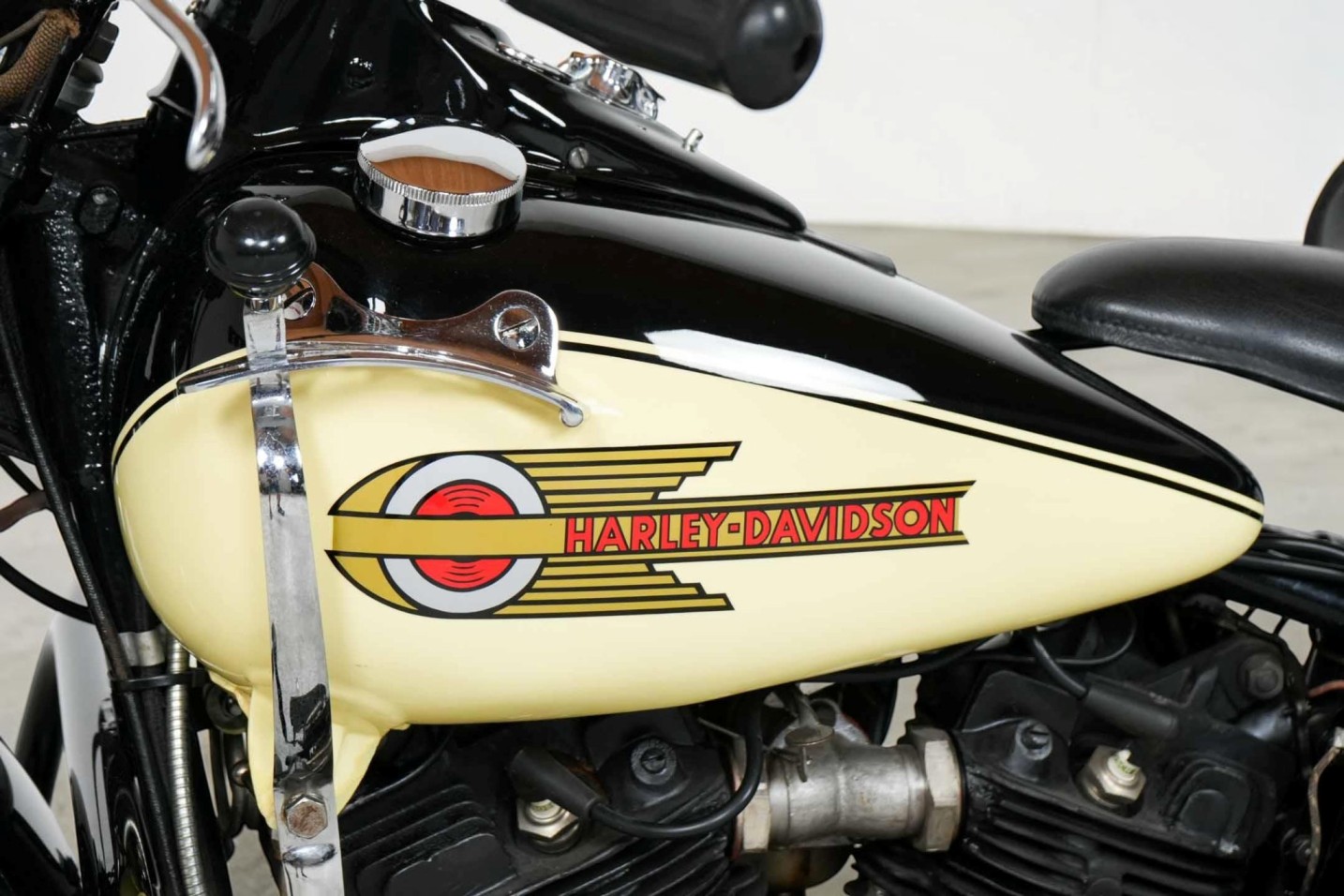 1939 Harley-Davidson Model EL Knucklehead badge detail