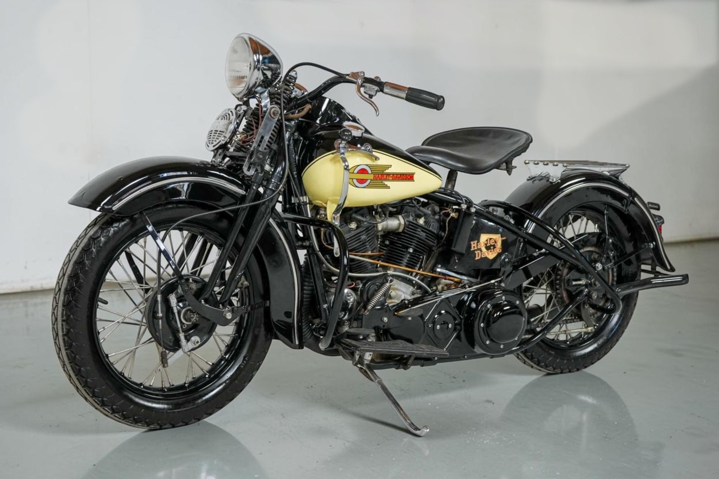 1939 Harley-Davidson Model EL Knucklehead front left view