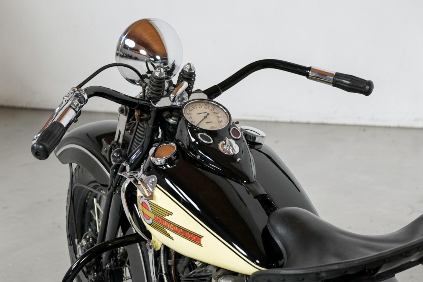 1939 Harley-Davidson Model EL Knucklehead gas tank view