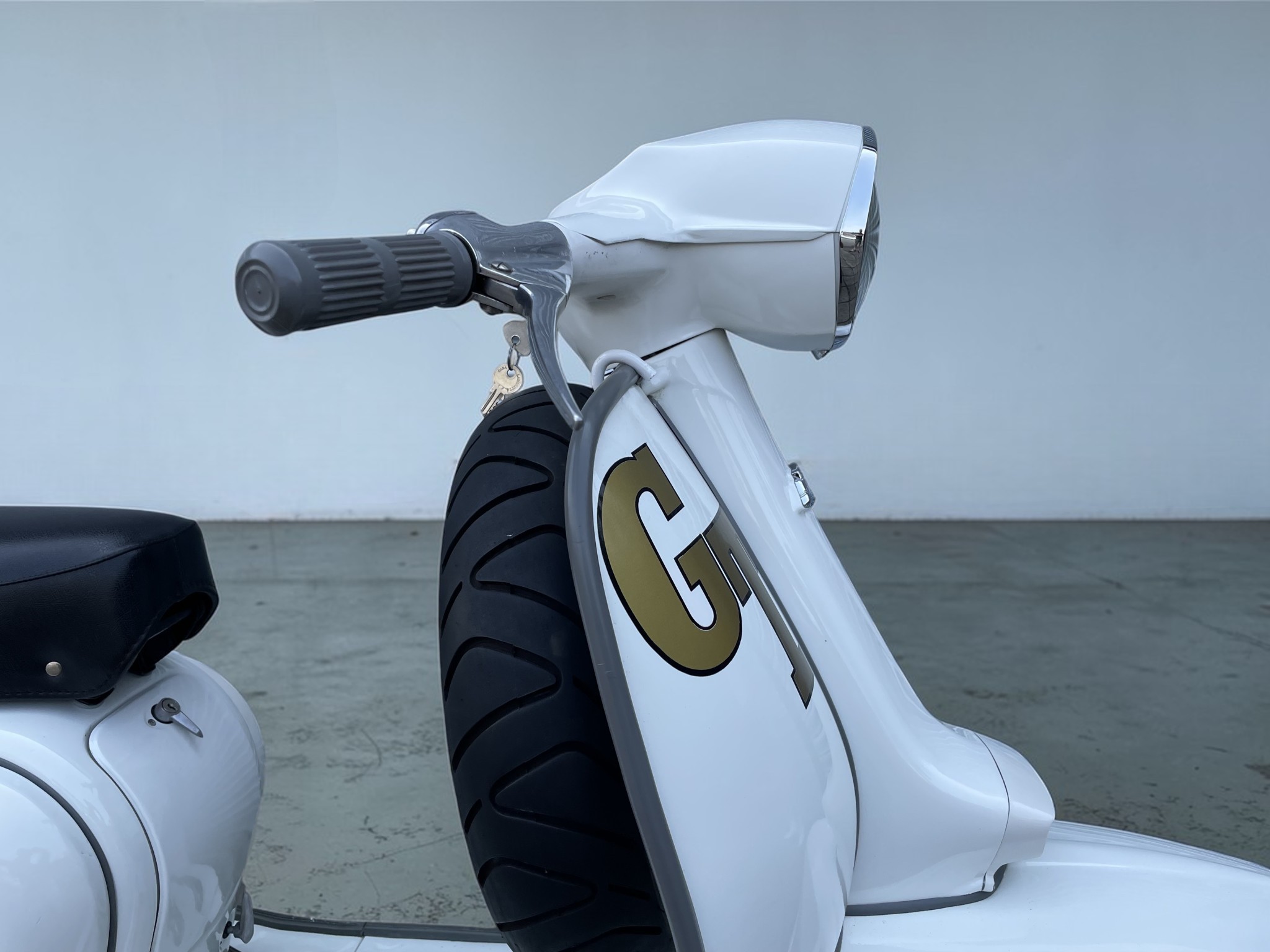 1965 Lambretta TV200 right badge detail