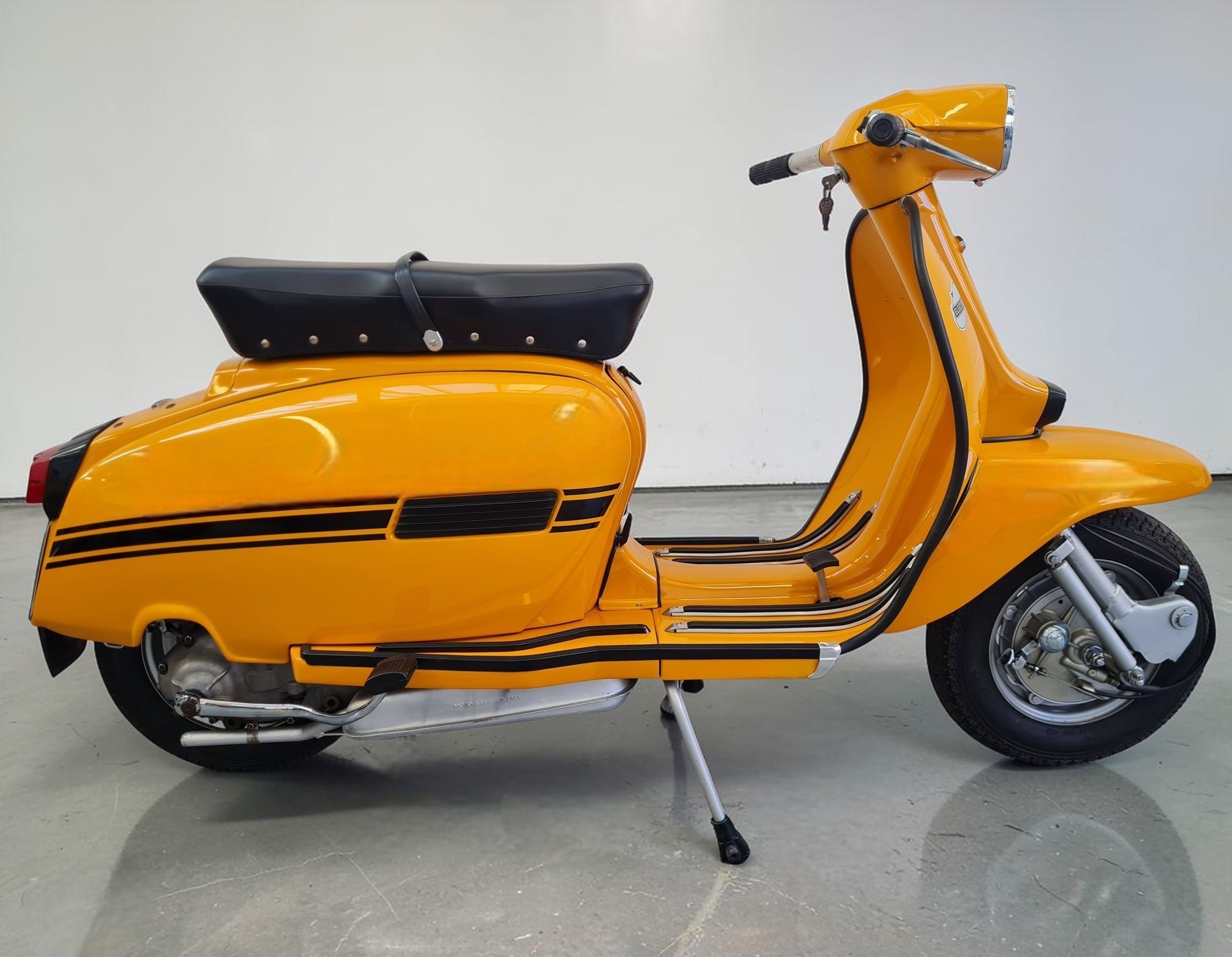 1969 Lambretta GP200 main right view