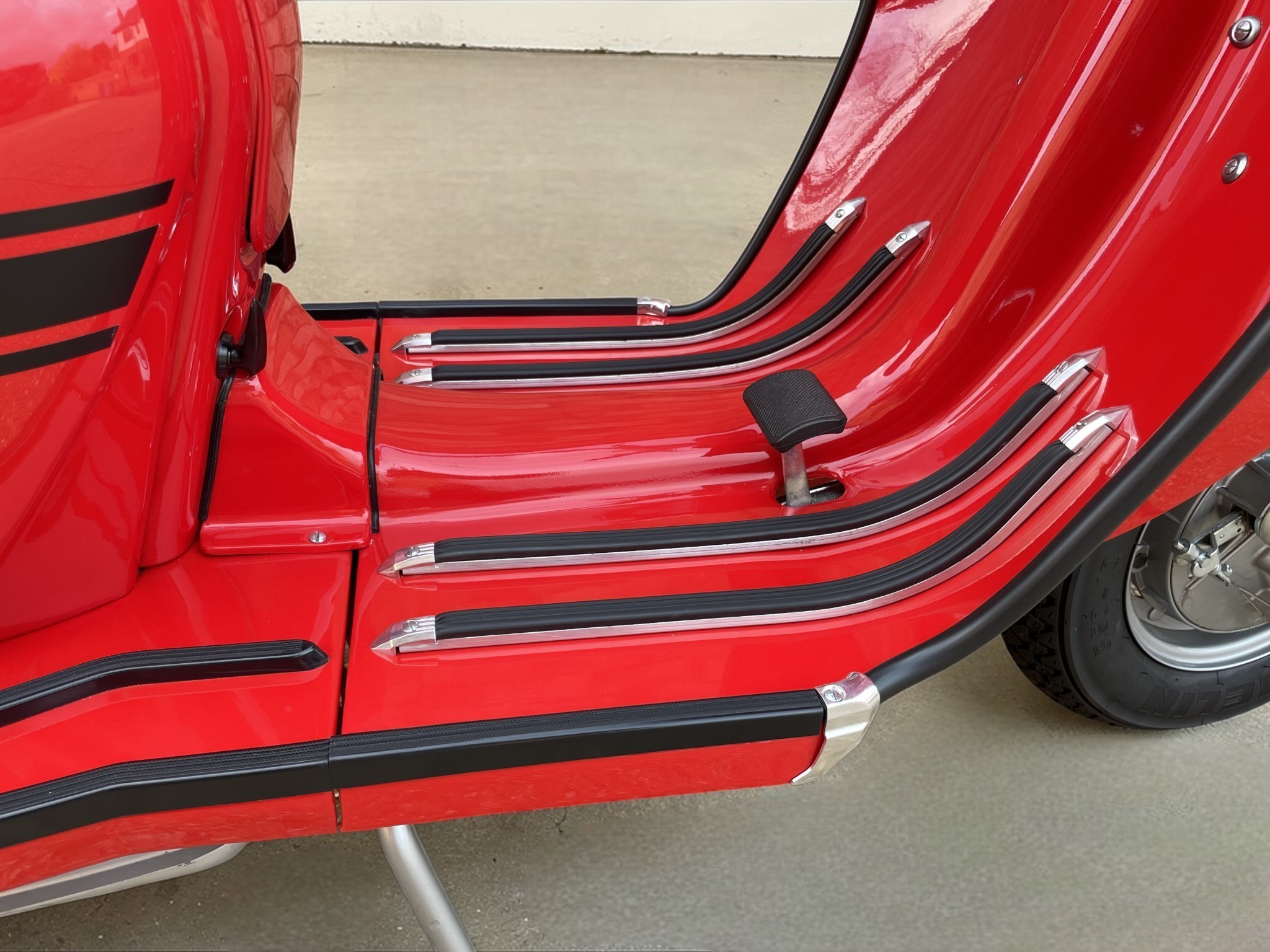 1971 Lambretta GP200 floorboard detail