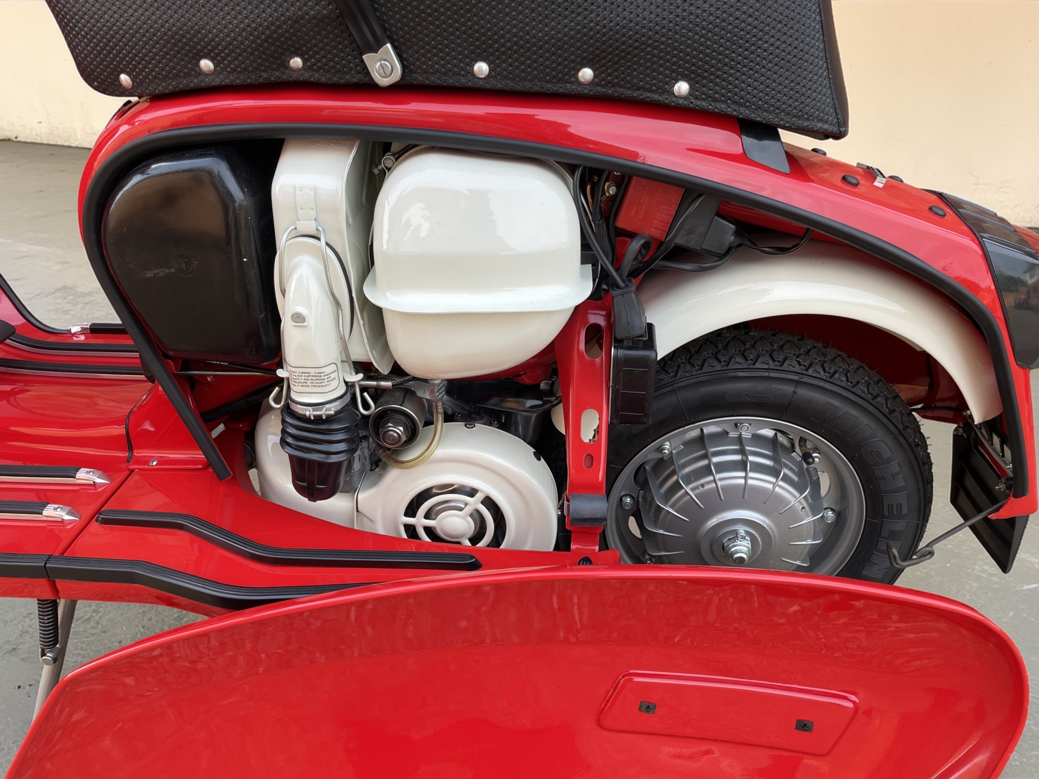 1971 Lambretta GP200 left side panel open view