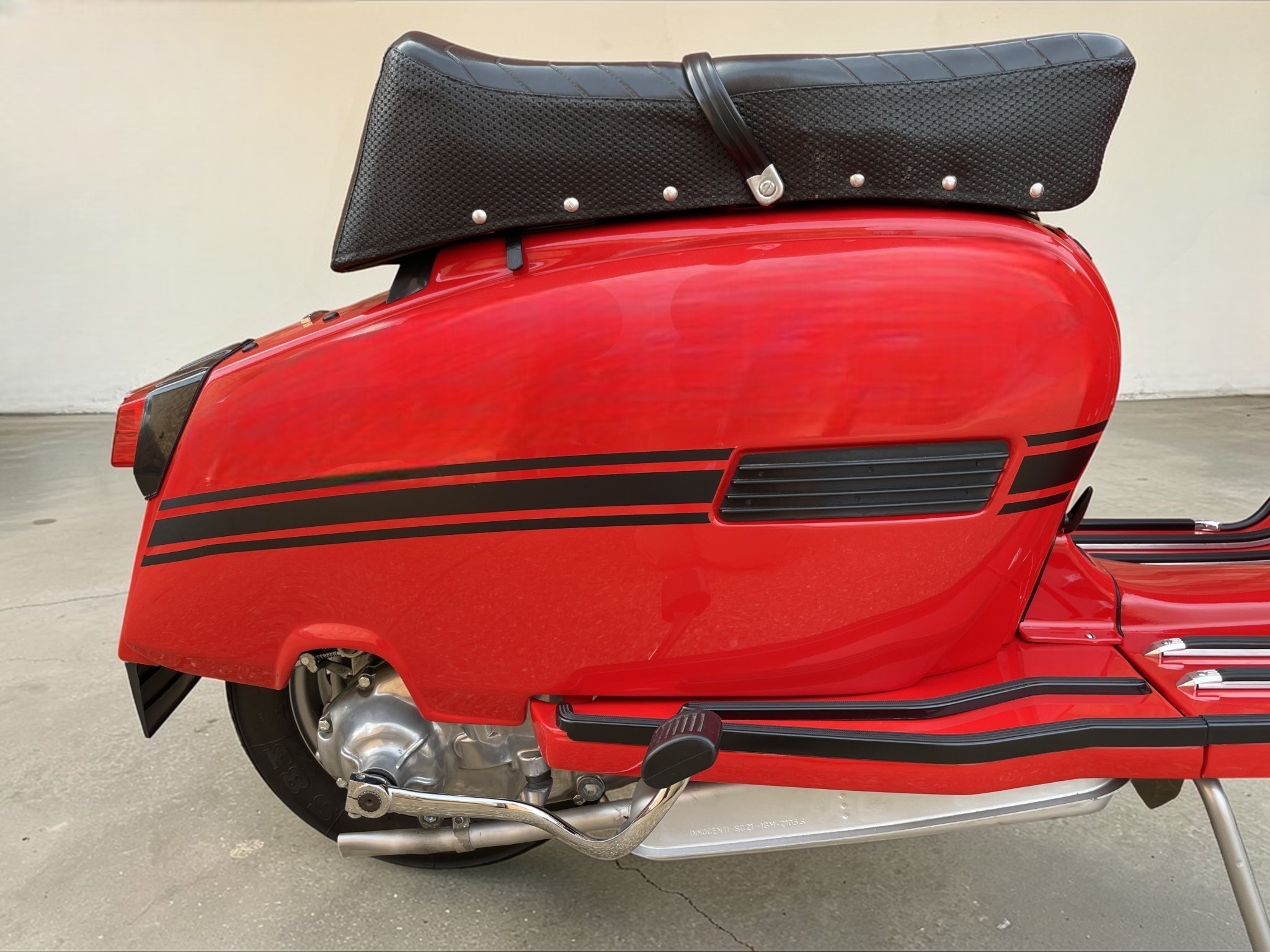 1971 Lambretta GP200 right side panel view