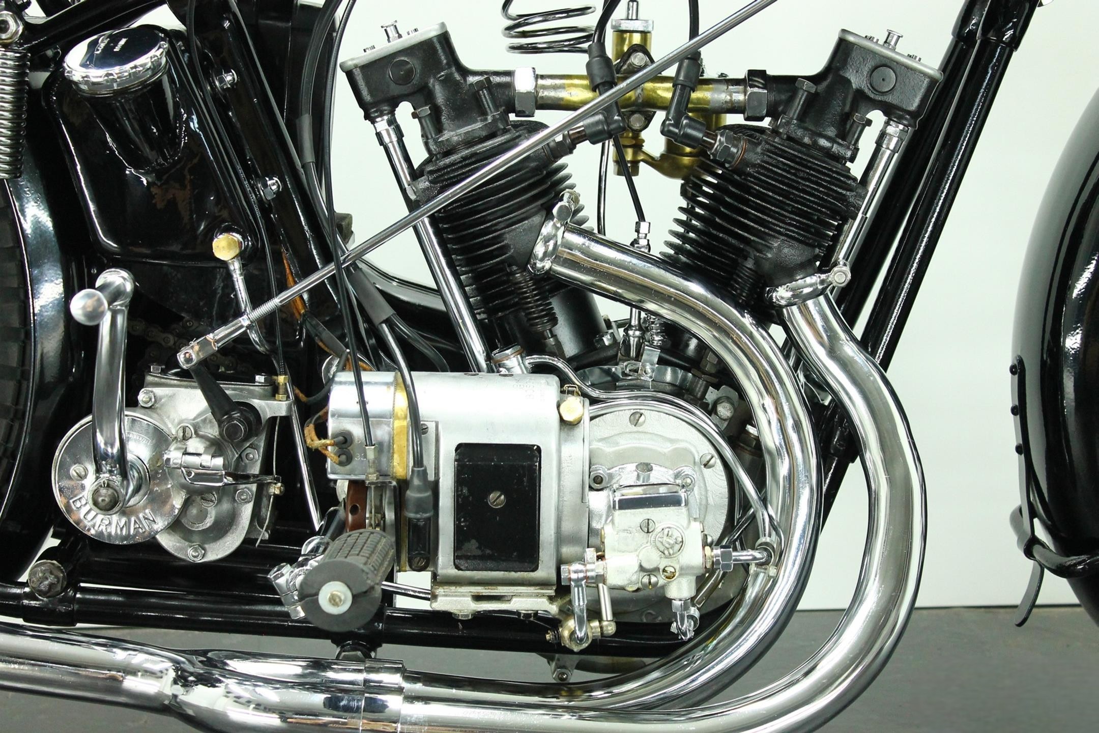 1933 New Map M.T.7 engine overview