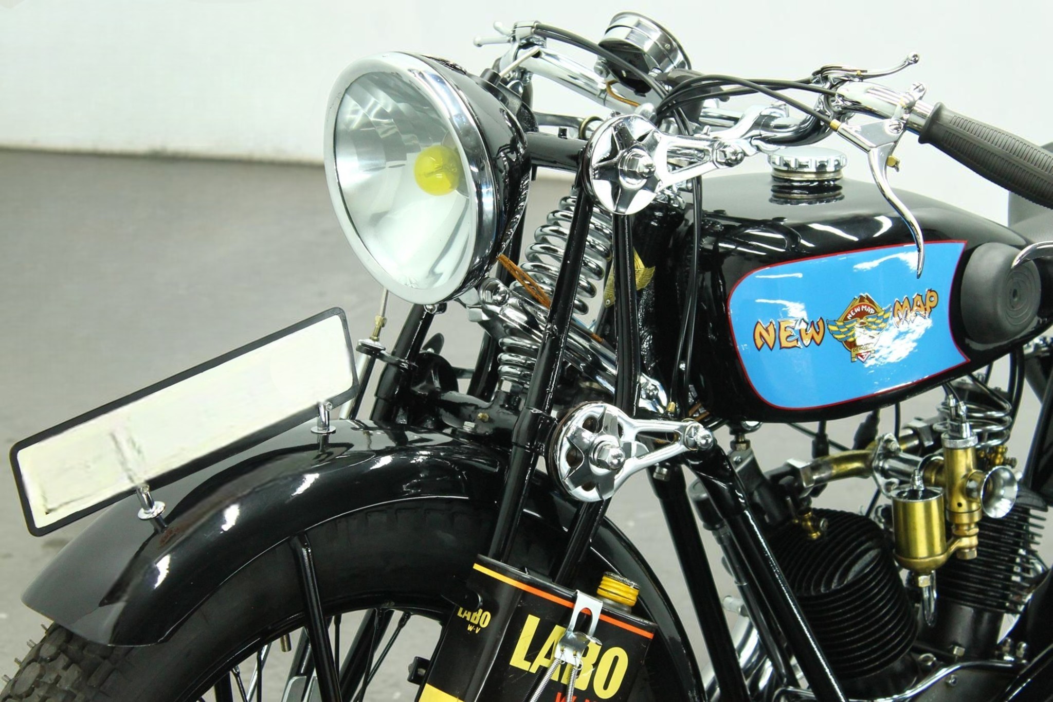 1933 New Map M.T.7 headlight view