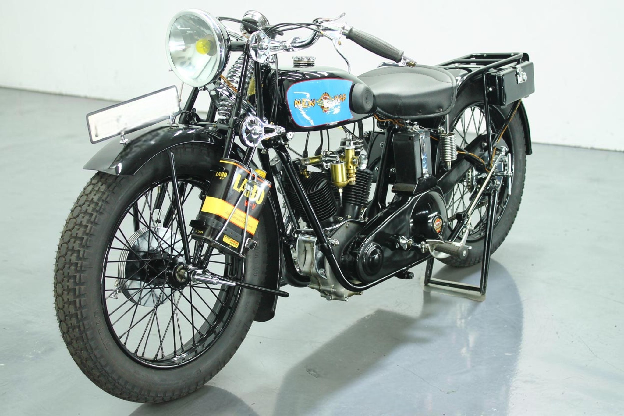 1933 New Map M.T.7 front right view