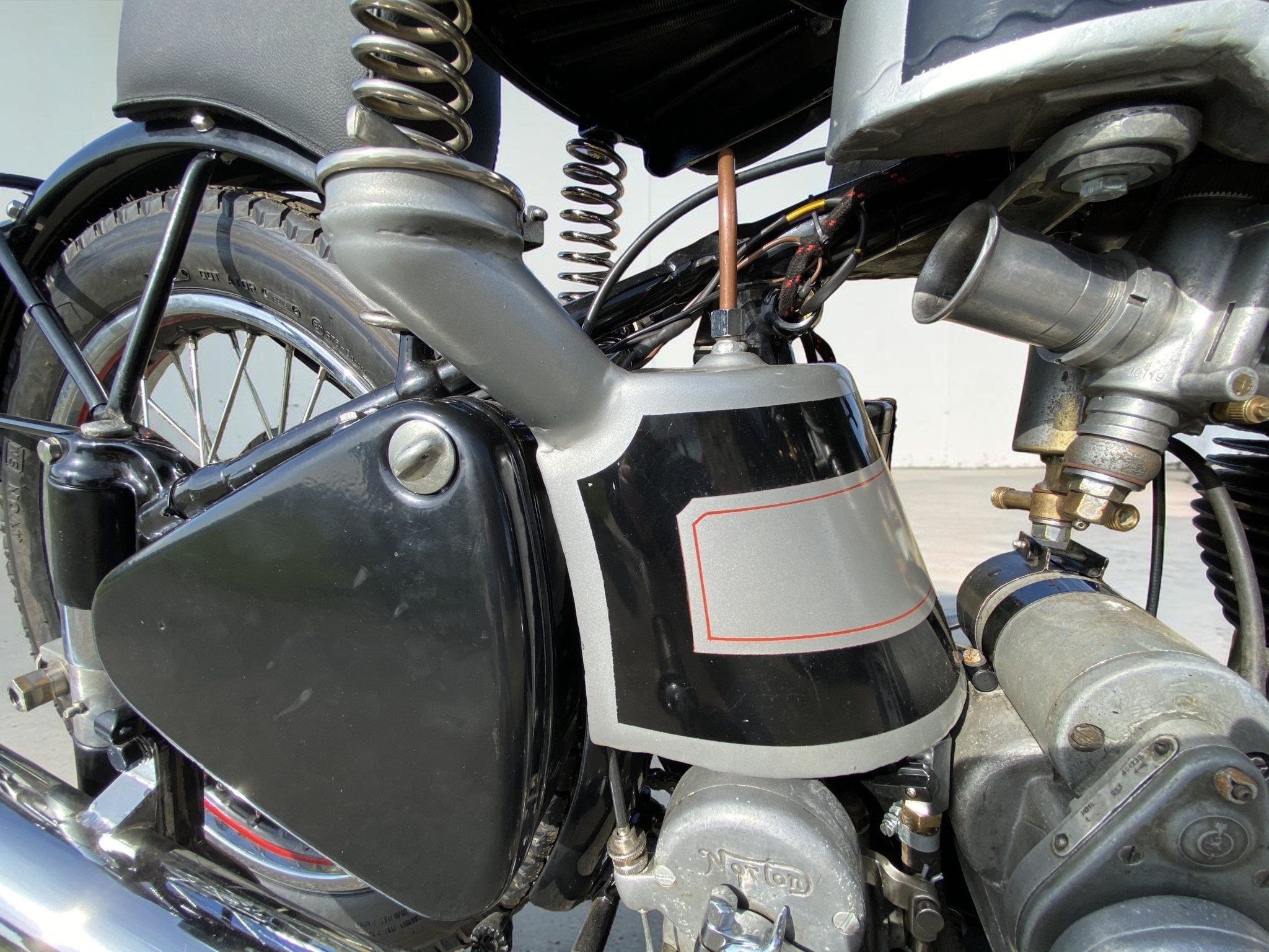 1939 Norton International Model 30 oil detail