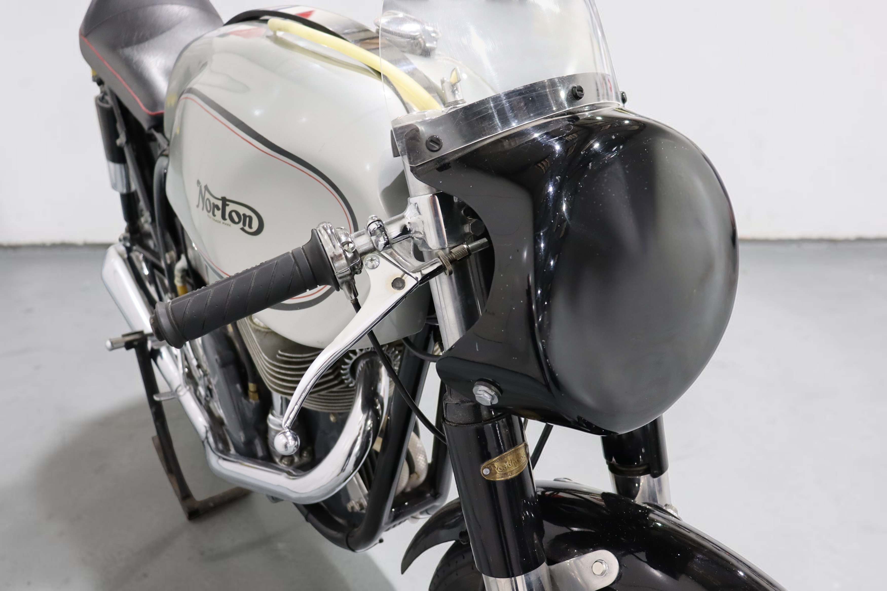 1955 Norton Manx Model 40M head detail