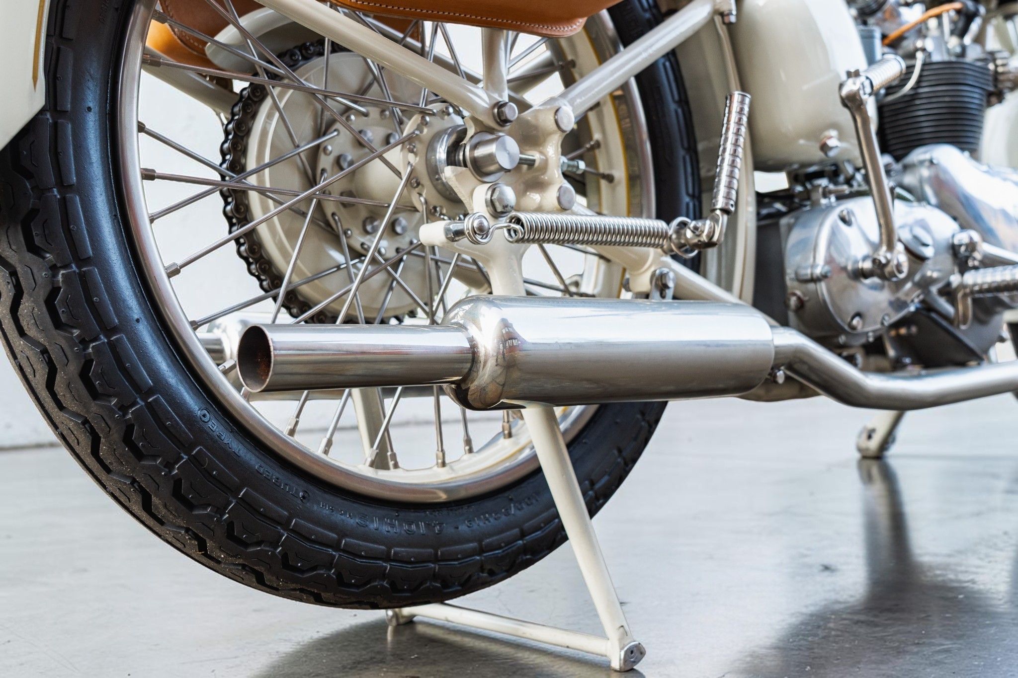 1946 Triumph Model T100 engine chain detail