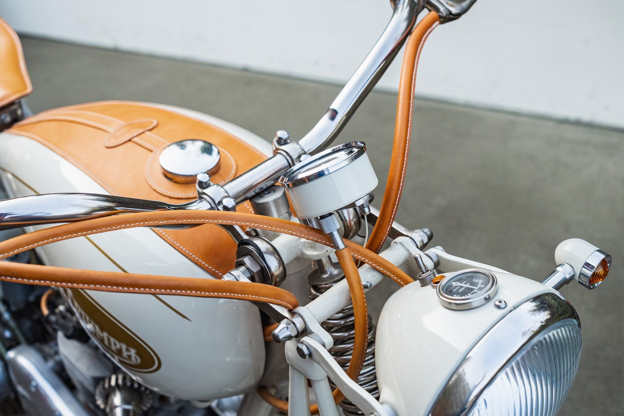 1946 Triumph Model T100 front light view
