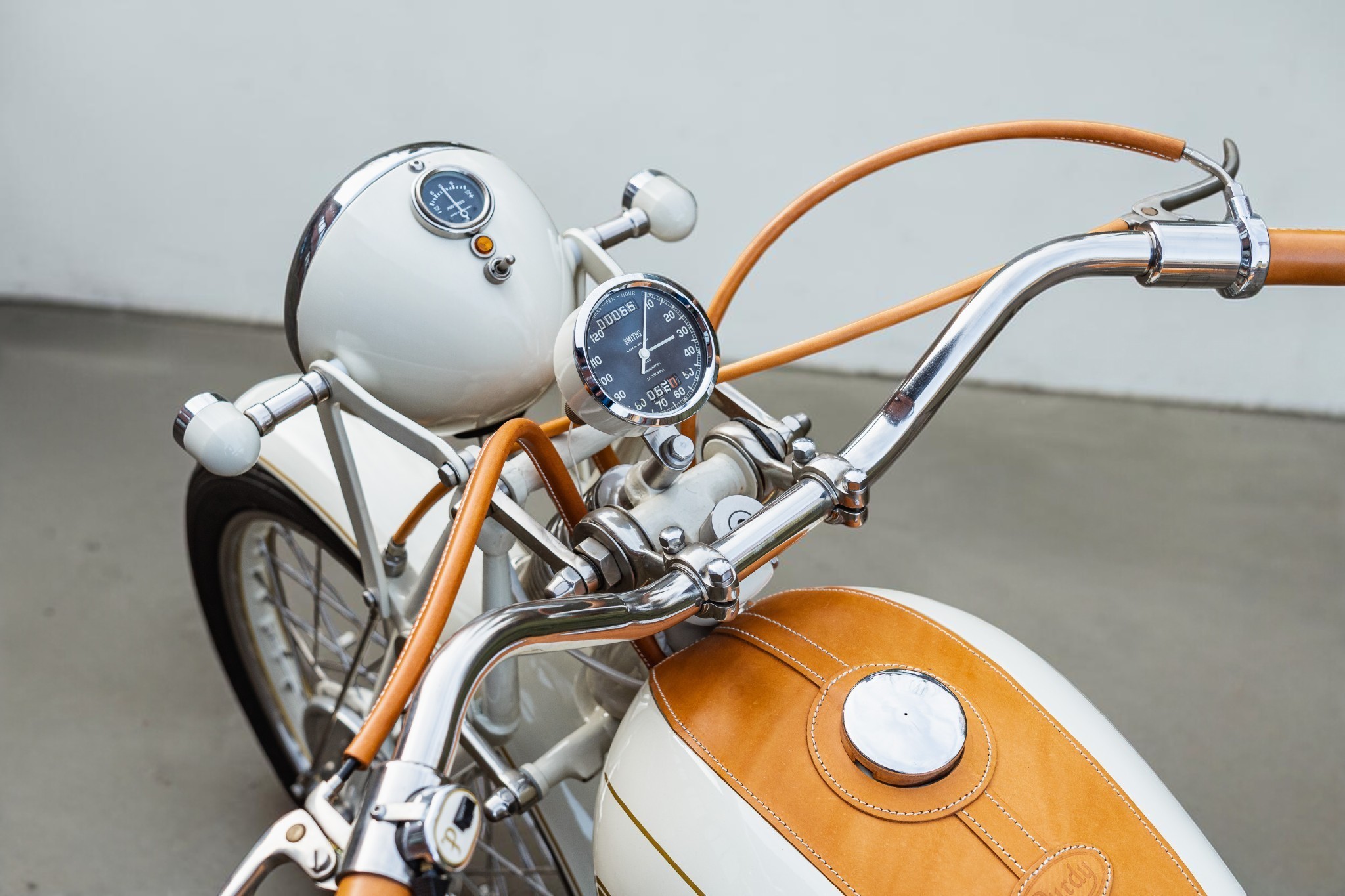 1946 Triumph Model T100 handle detail