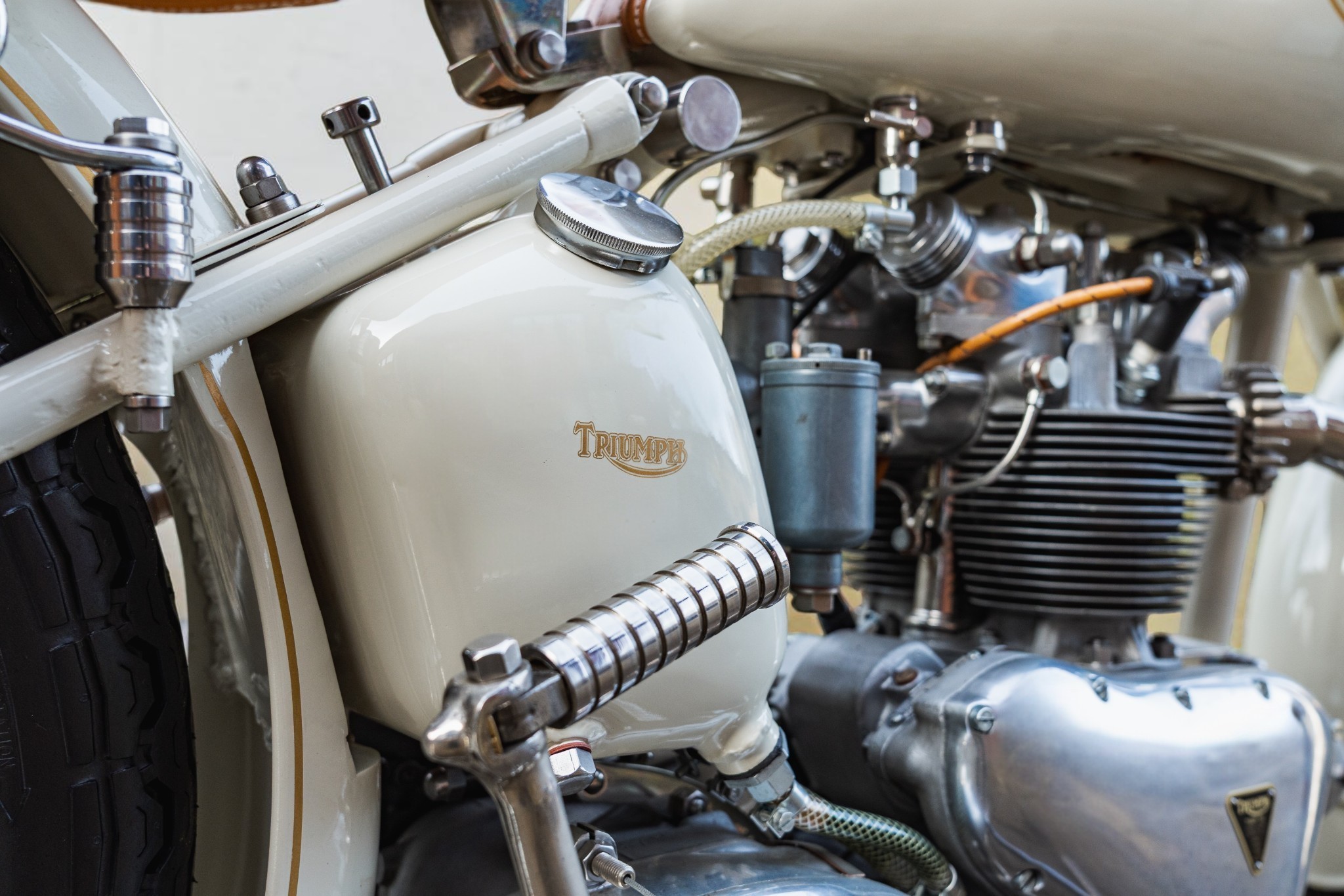 1946 Triumph Model T100 tank detail