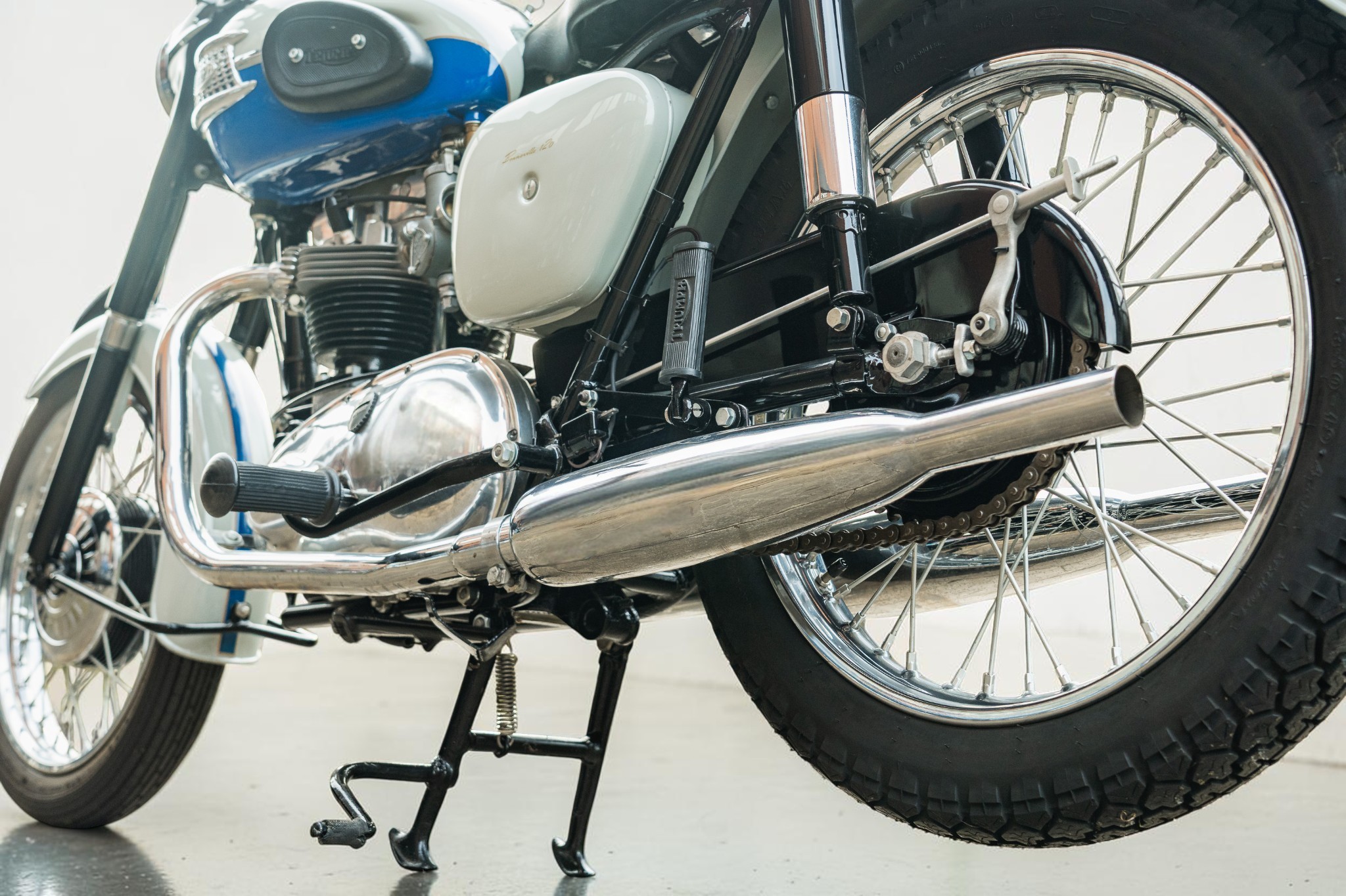 1959 Triumph Model T120 Bonneville exhaust pipe detail