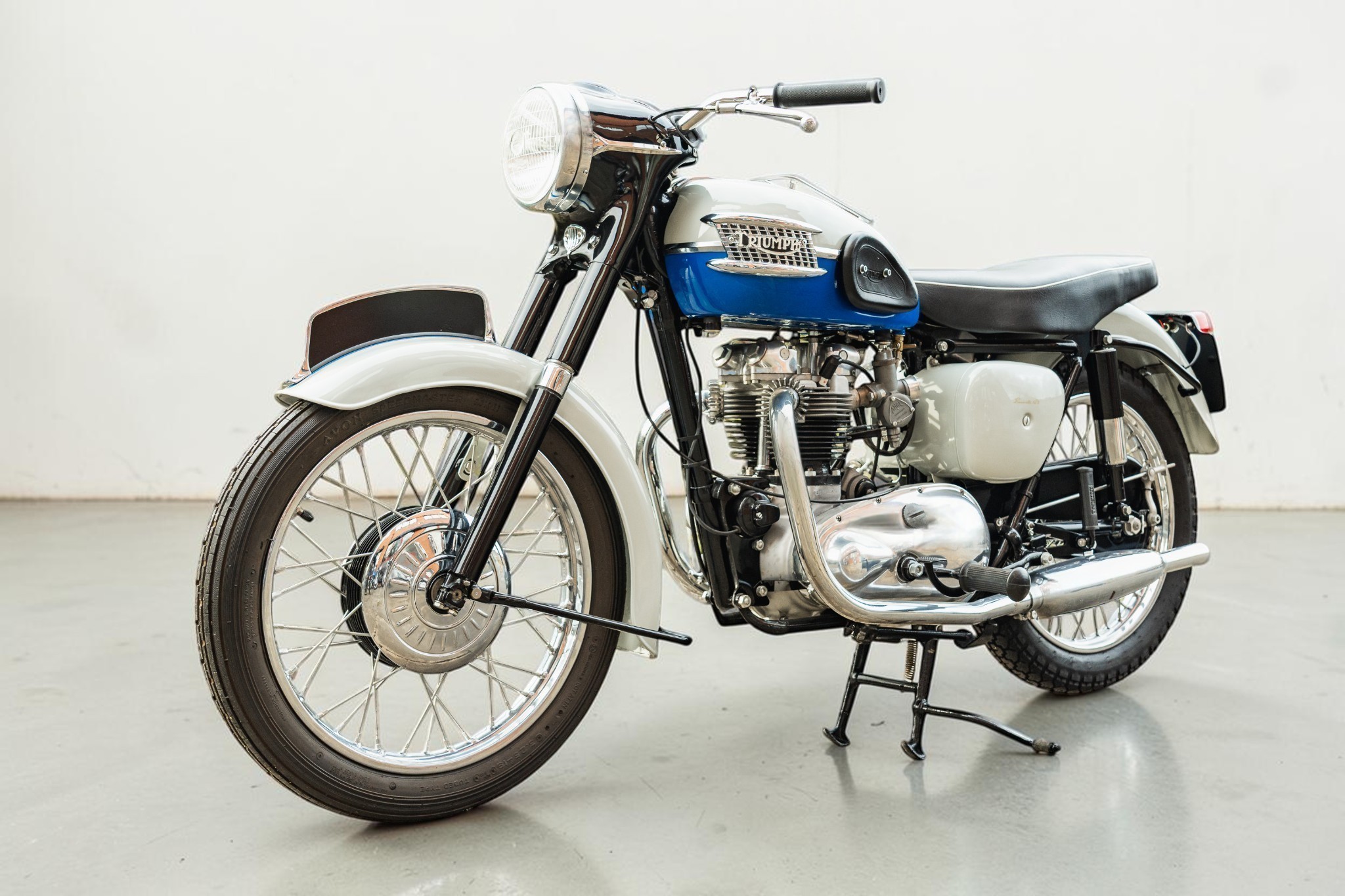 1959 Triumph Model T120 Bonneville front left view