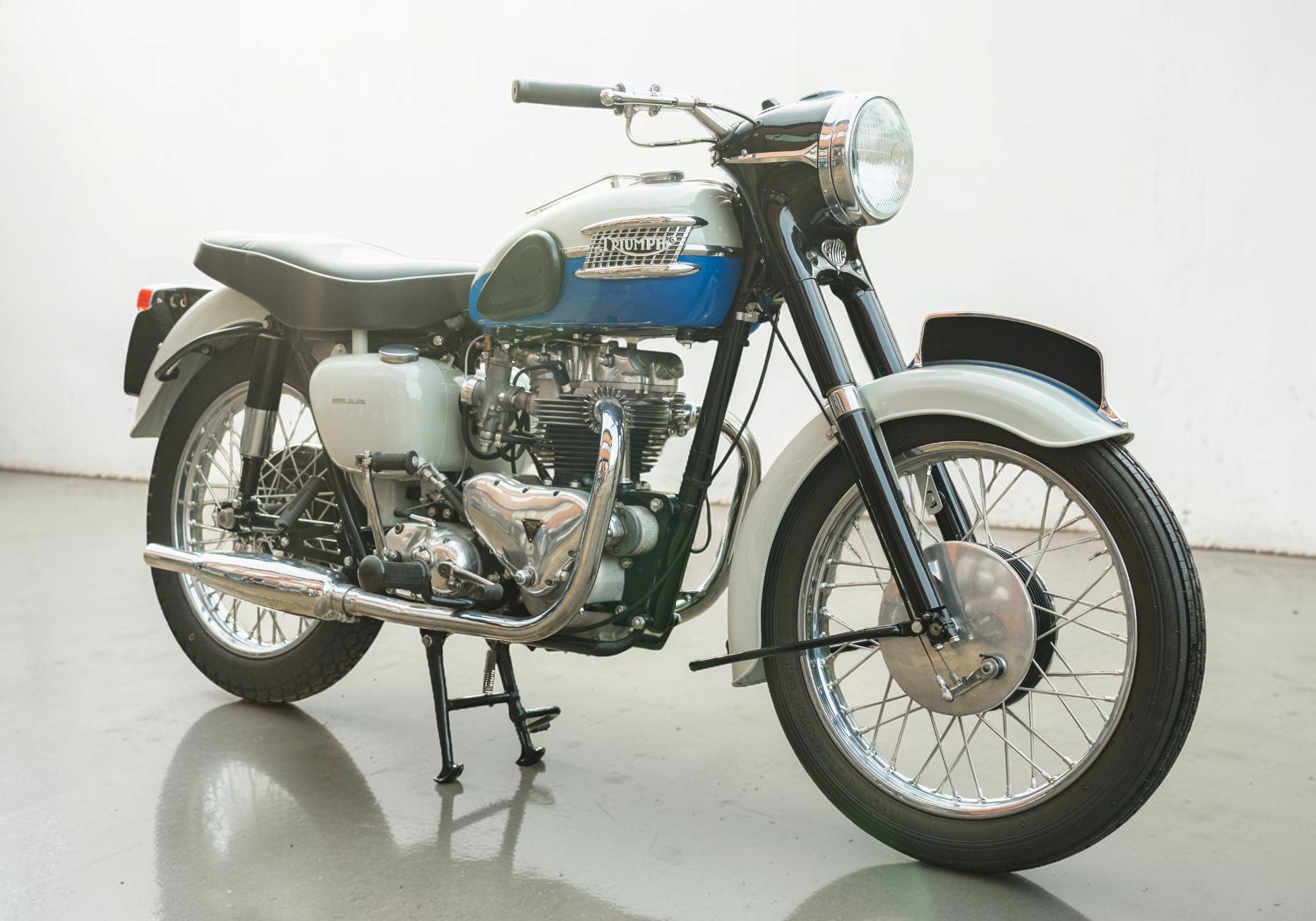 1959 Triumph Model T120 Bonneville front right view