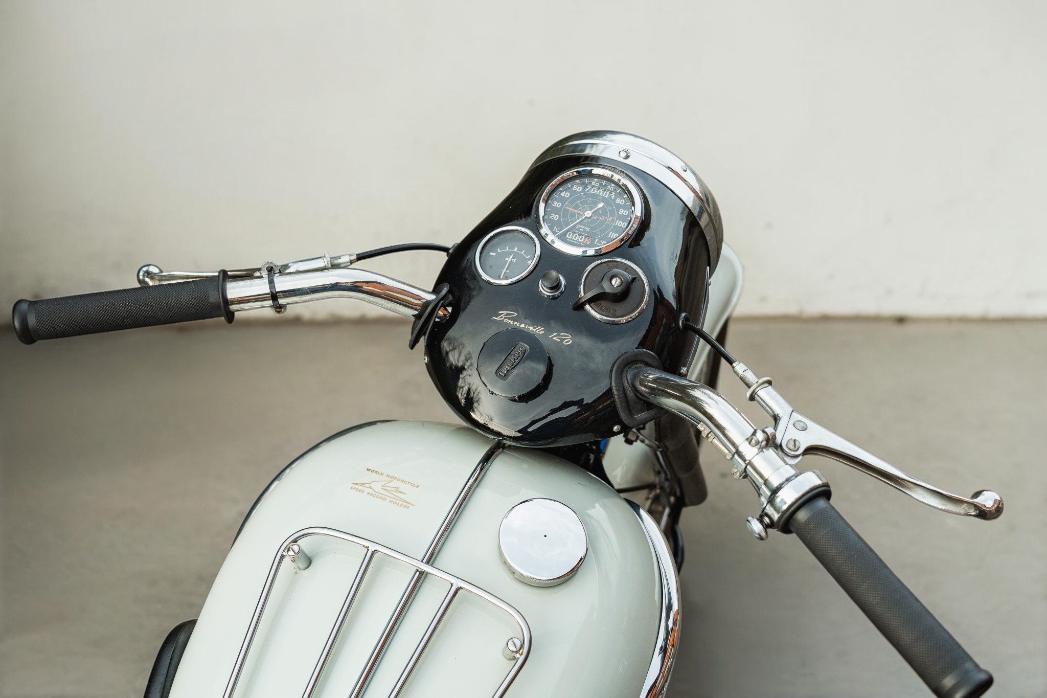 1959 Triumph Model T120 Bonneville gas tank detail