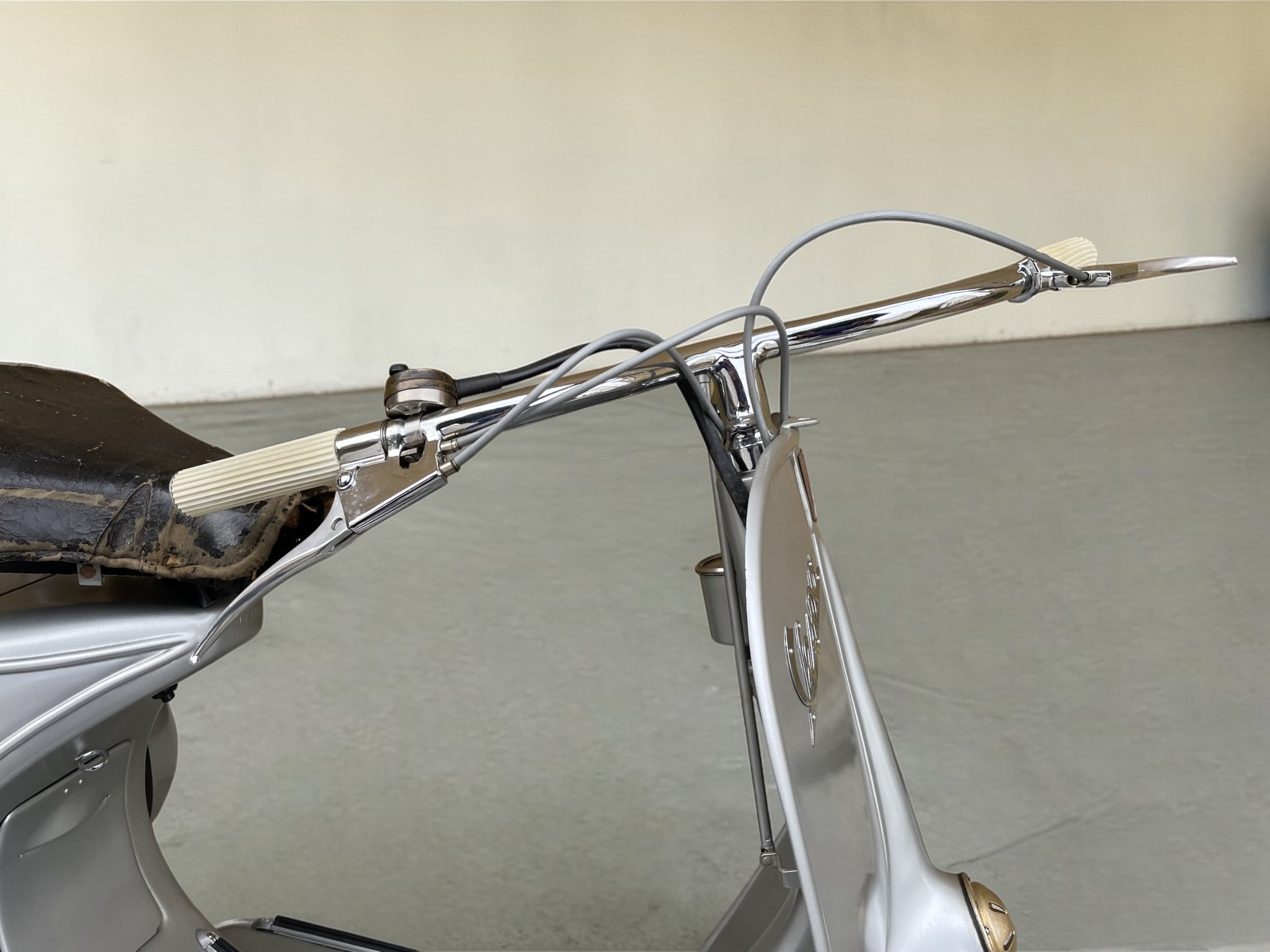 1947 Vespa 98 speedometer detail