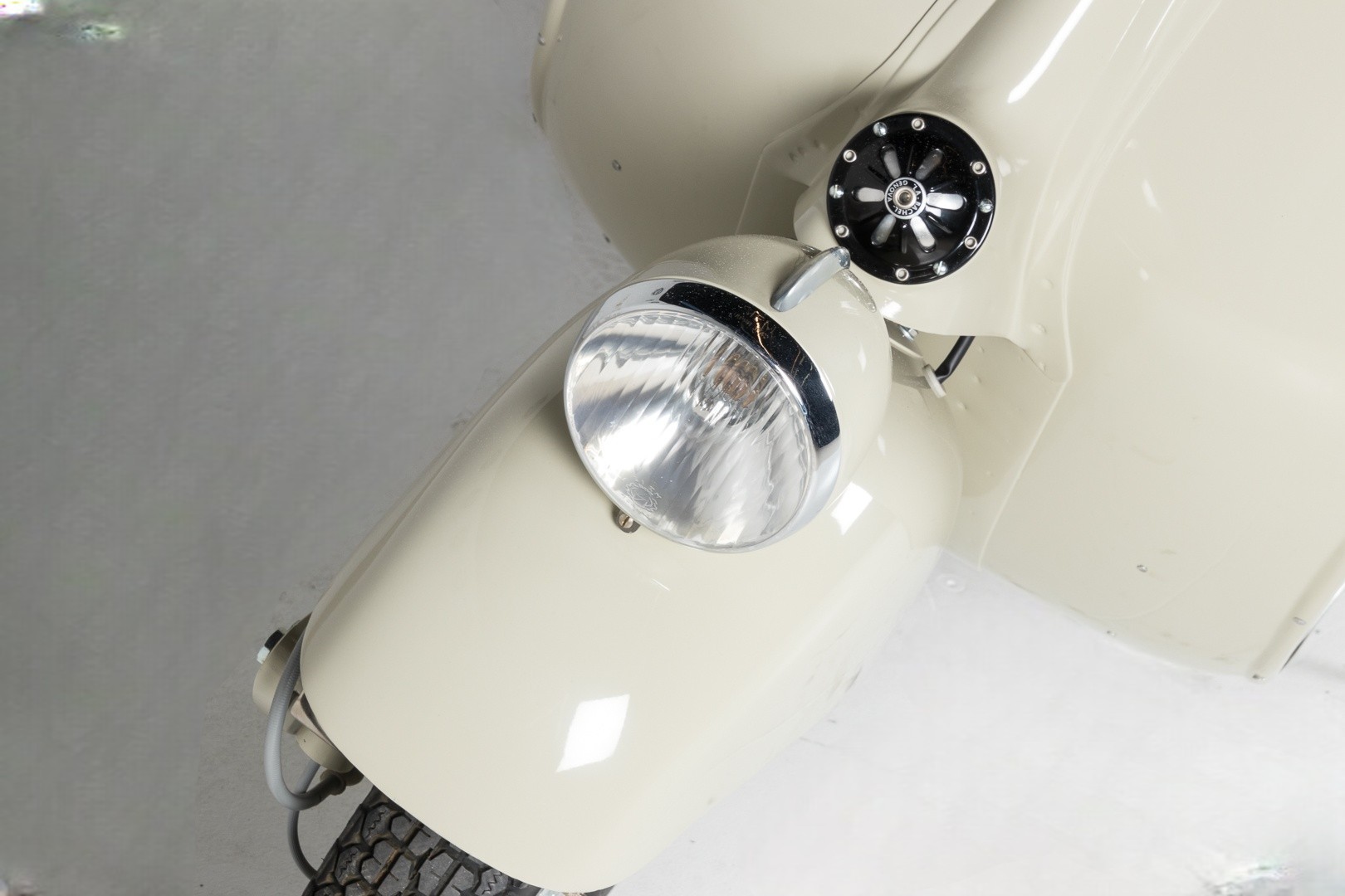 1953 Vespa Sei Giorni front light detail