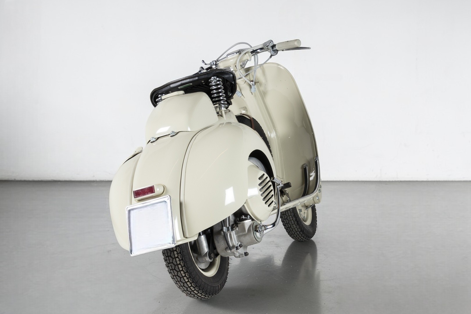 1953 Vespa Sei Giorni rear view