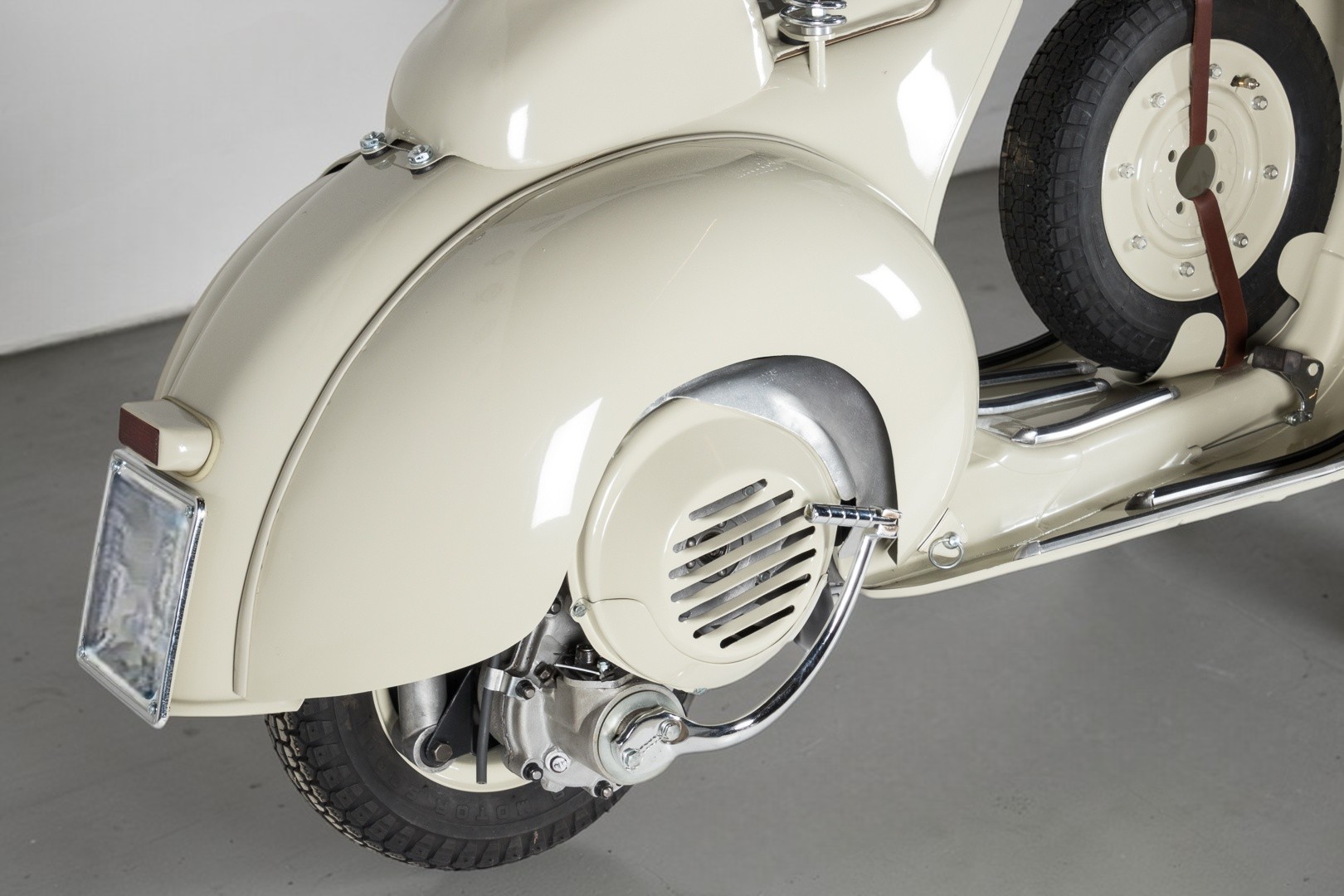 1953 Vespa Sei Giorni right engine detail