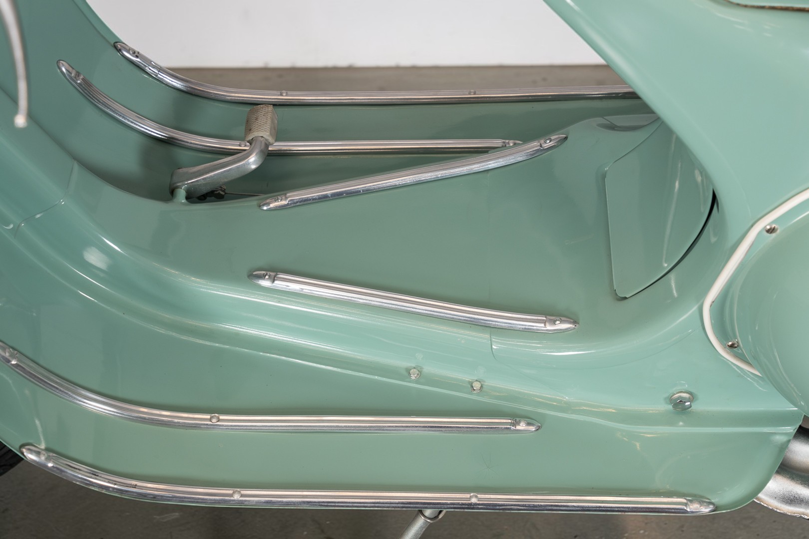 1958 Vespa 125U floorboard detail