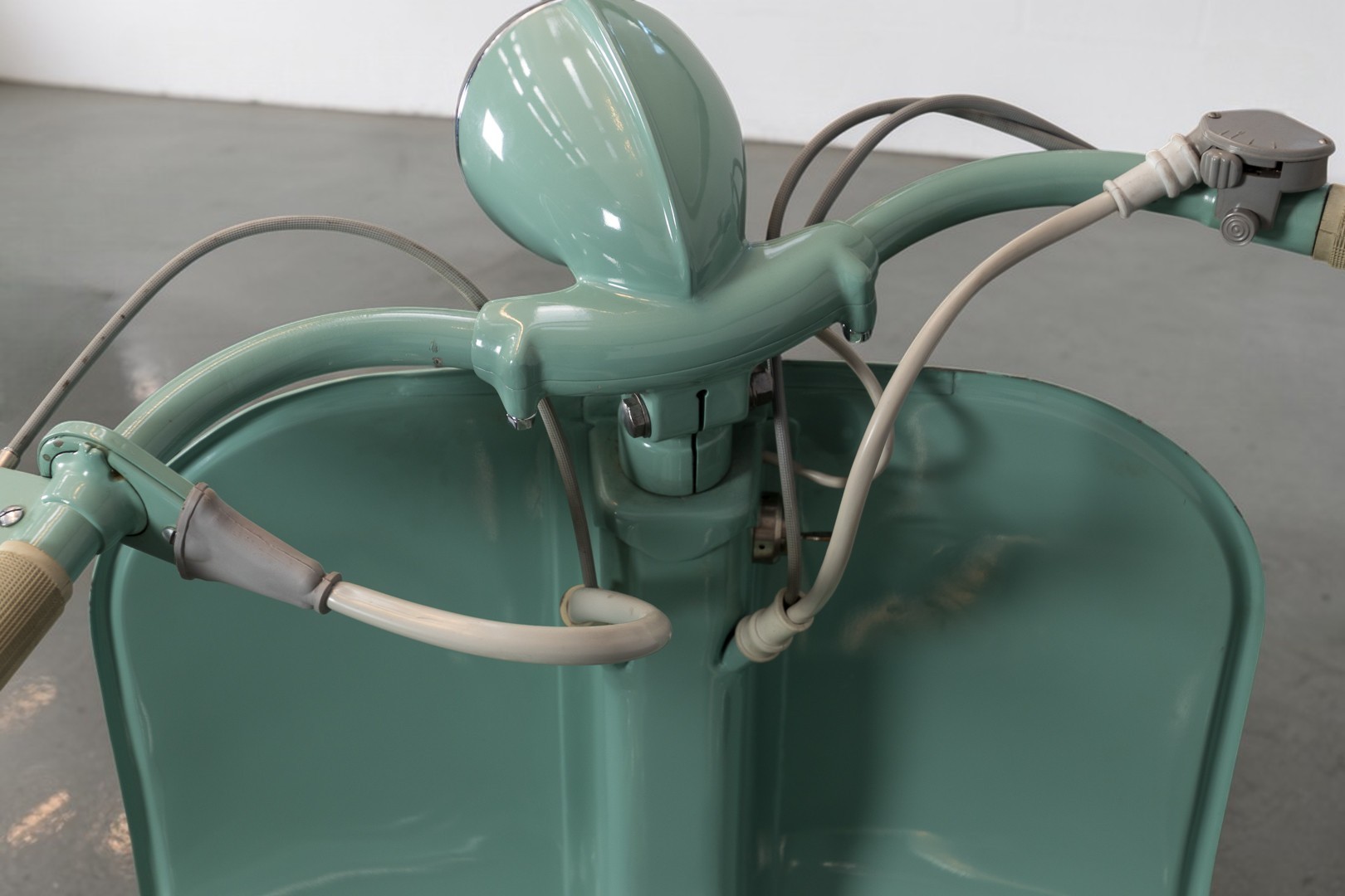 1958 Vespa 125U handlebar detail