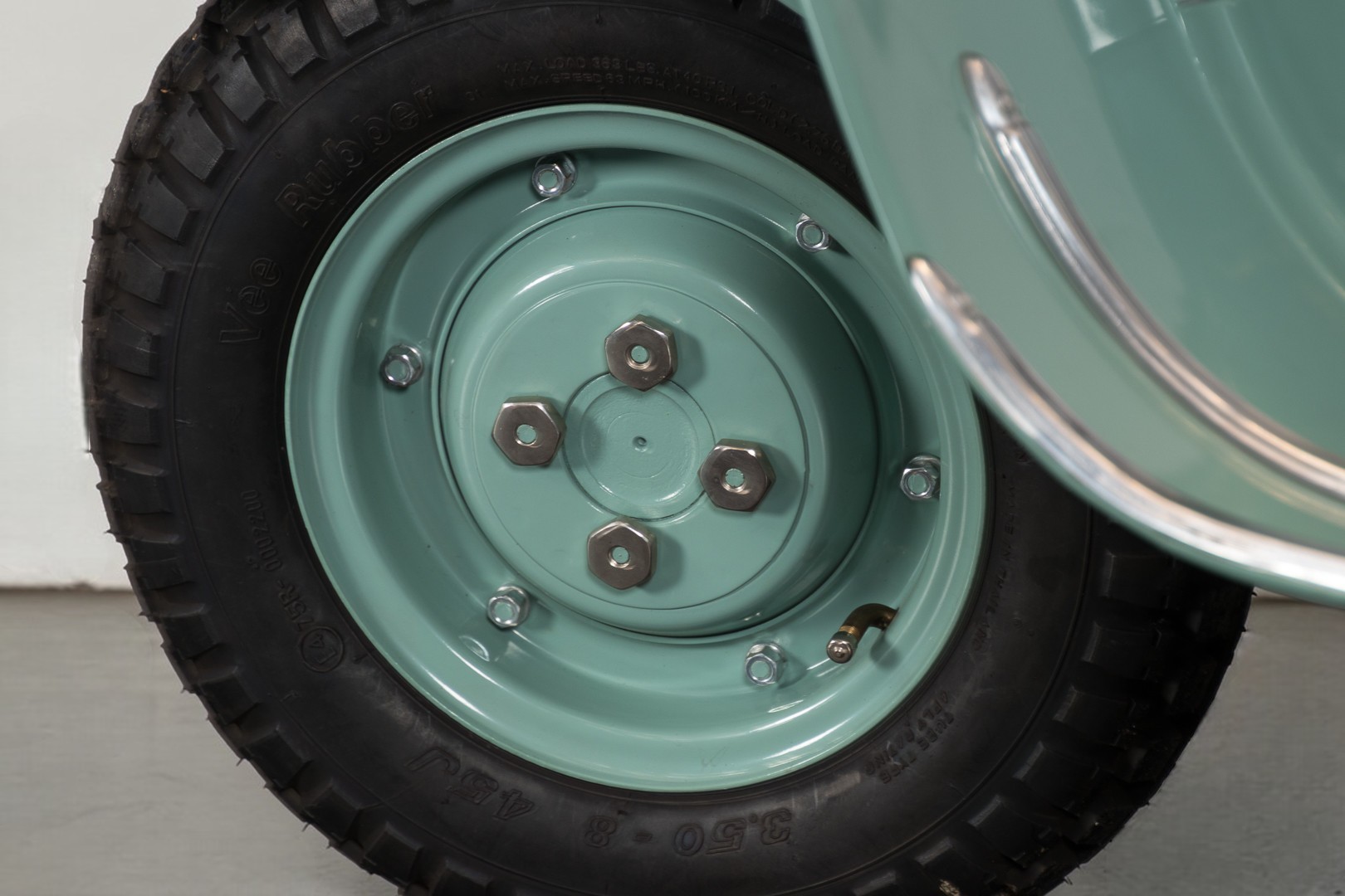 1958 Vespa 125U left front wheel detail