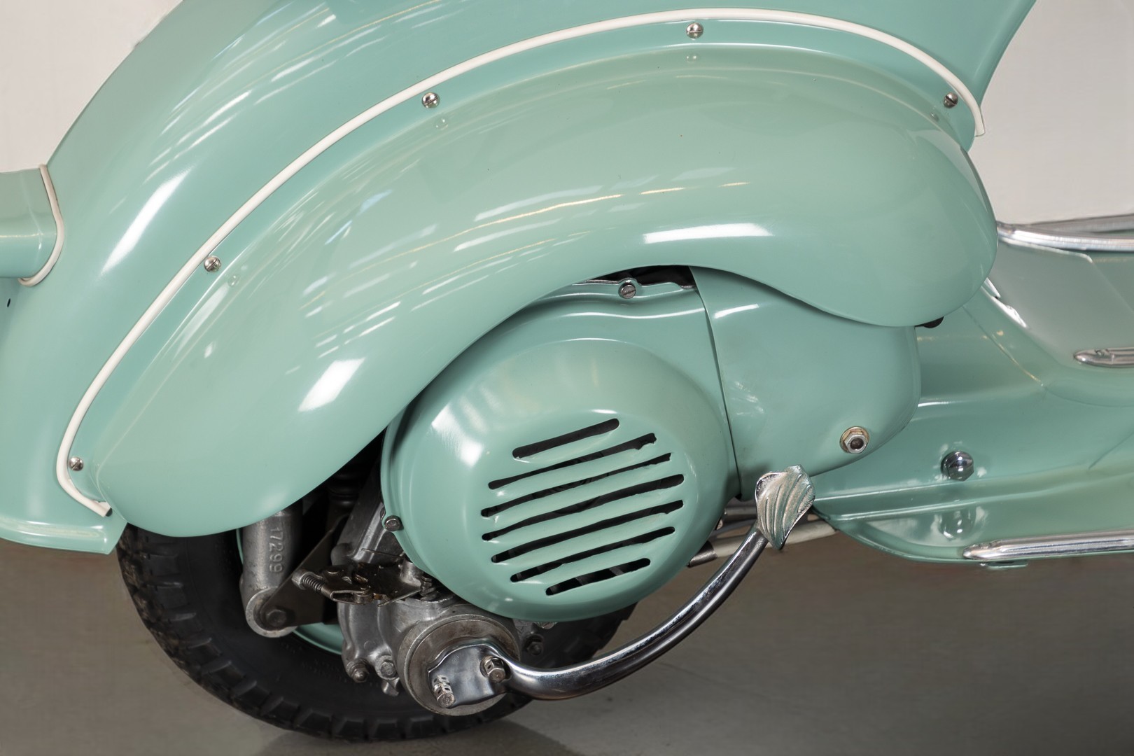 1958 Vespa 125U right panel view