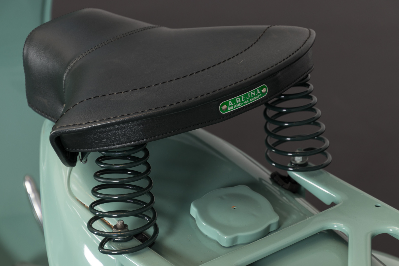 1958 Vespa 125U seat detail